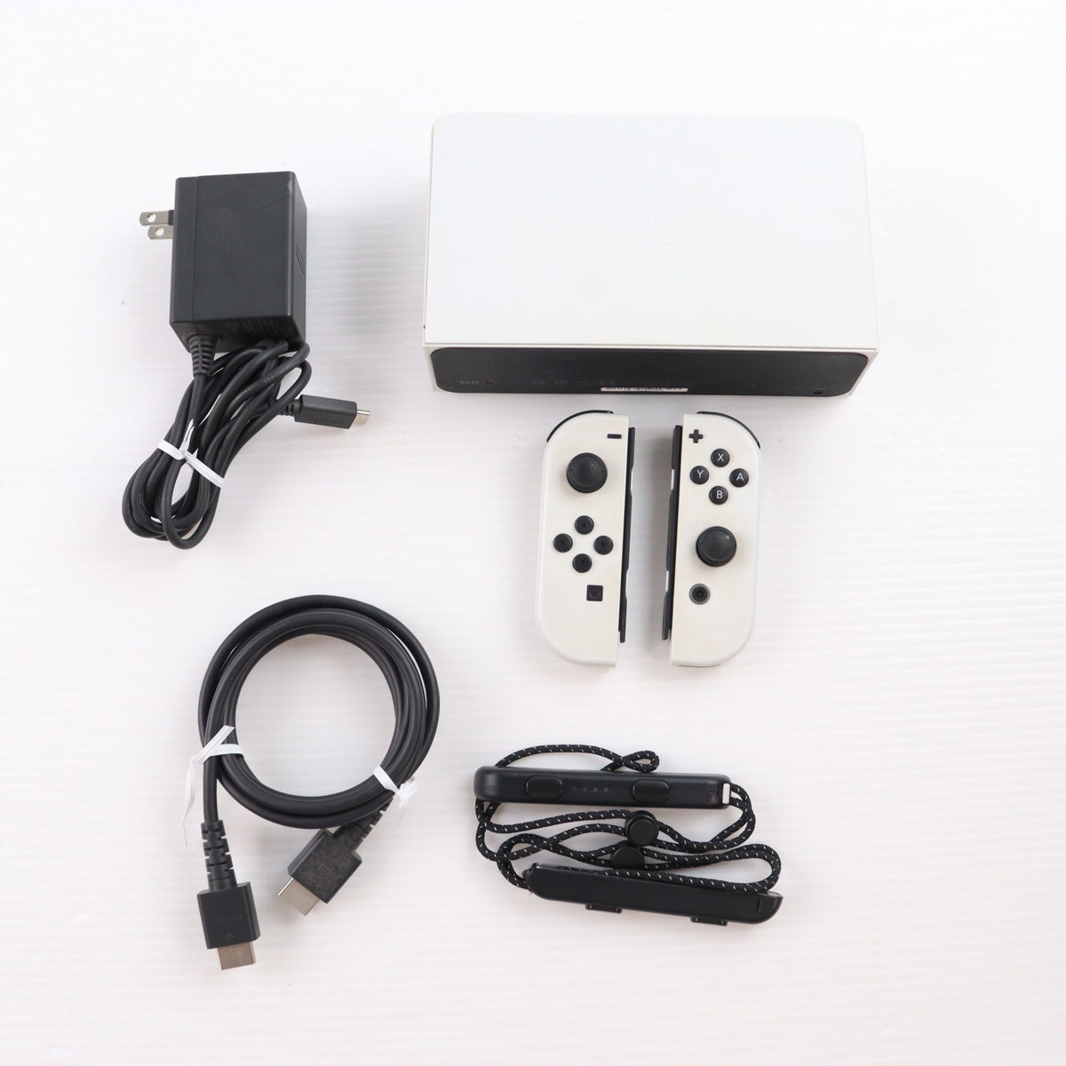 【中古即納】[Switch] (本体) Nintendo Switch(ニンテンドースイッチ) 有機ELモデル Joy-Con(L)/(R) ホワイト 任天堂(HEG-S-KAAAA)(20211008)