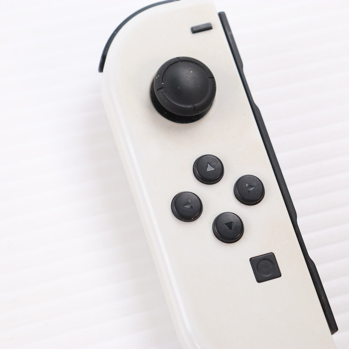 【中古即納】[Switch] (本体) Nintendo Switch(ニンテンドースイッチ) 有機ELモデル Joy-Con(L)/(R) ホワイト 任天堂(HEG-S-KAAAA)(20211008)