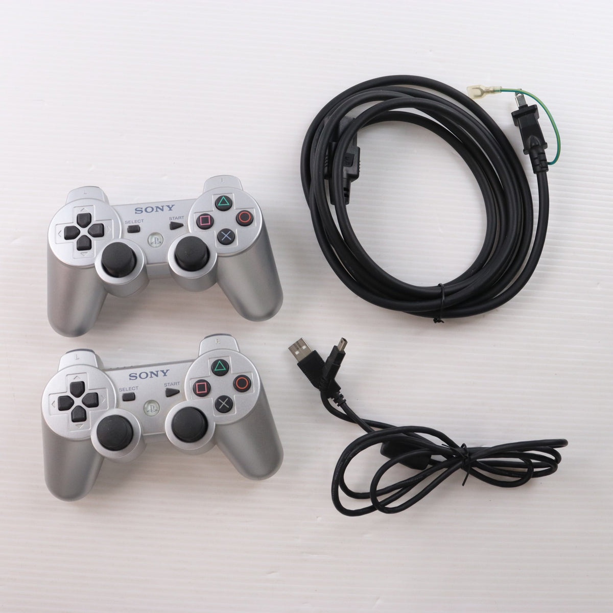【中古即納】[PS3] (本体) PlayStation 3(プレイステーション3) METAL GEAR SOLID 4(メタルギアソリッド4) WELCOME BOX with DUALSHOCK3 HDD40GB サテン・シルバー同梱版 SCE(CEJH-10002)(20080612)