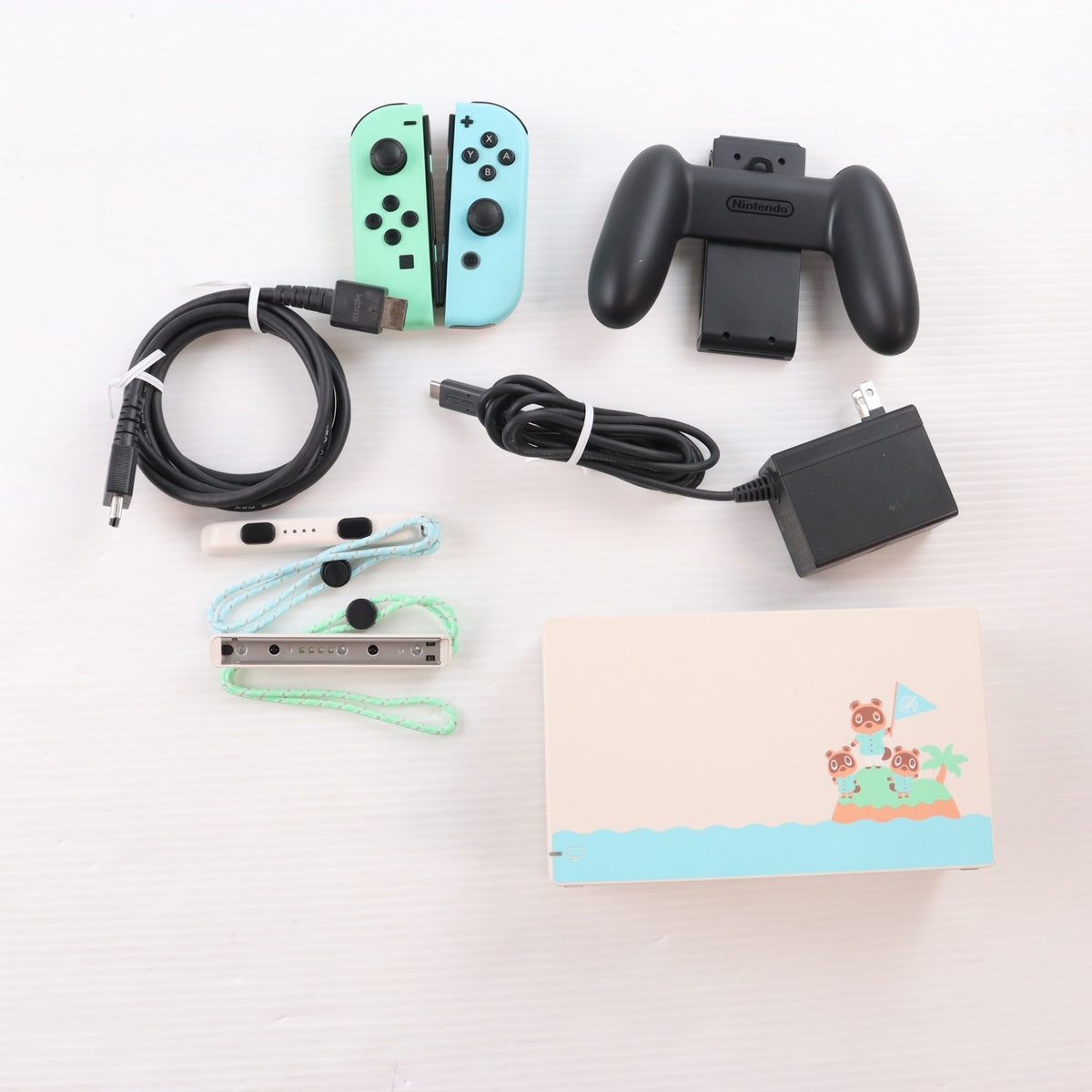【中古即納】[Switch] (本体)(ソフト無し) Nintendo Switch(ニンテンドースイッチ) あつまれ どうぶつの森セット 任天堂(HAD-S-KEAGC)(20200320)