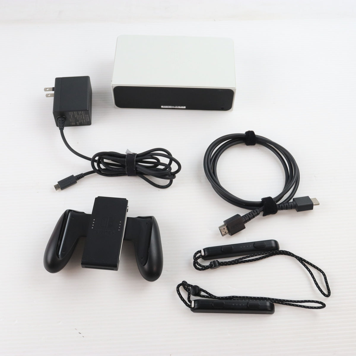 【中古即納】[Switch] (本体) Nintendo Switch(ニンテンドースイッチ) 有機ELモデル Joy-Con(L)/(R) ホワイト 任天堂(HEG-S-KAAAA)(20211008)