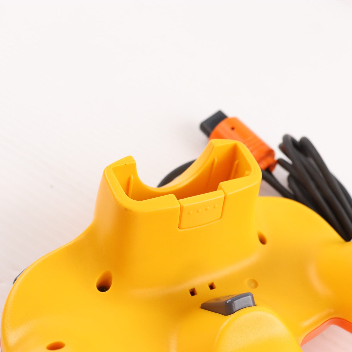【中古即納】[N64] (本体) ピカチュウ NINTENDO64(ニンテンドウ64/ニンテンドー64) オレンジ&イエロー 任天堂(NUS-101)(20000721)