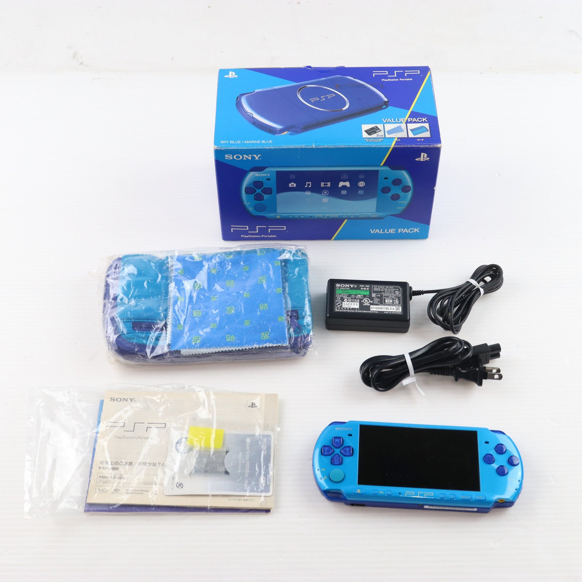 【中古即納】[PSP] (本体) PlayStation Portable(プレイステーション・ポータブル) バリューパック スカイブルー/マリンブルー SCE(PSPJ-30027)(20120426)