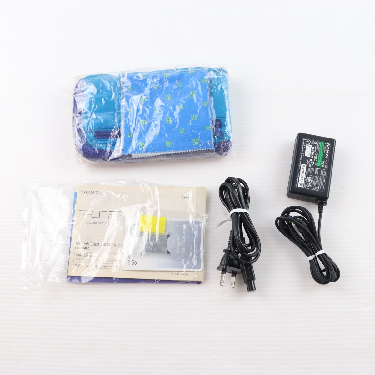 【中古即納】[PSP] (本体) PlayStation Portable(プレイステーション・ポータブル) バリューパック スカイブルー/マリンブルー SCE(PSPJ-30027)(20120426)