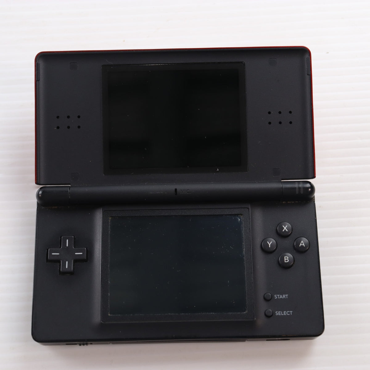 【中古即納】[NDS] (本体) ニンテンドーDS Lite(ライト) クリムゾンブラック 任天堂(USG-S-RMKA)(20071004)
