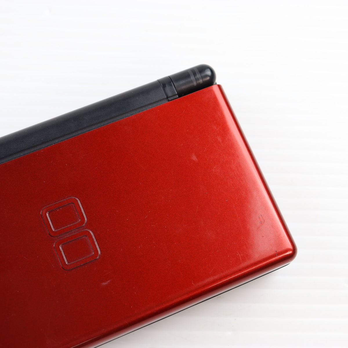 【中古即納】[NDS] (本体) ニンテンドーDS Lite(ライト) クリムゾンブラック 任天堂(USG-S-RMKA)(20071004)