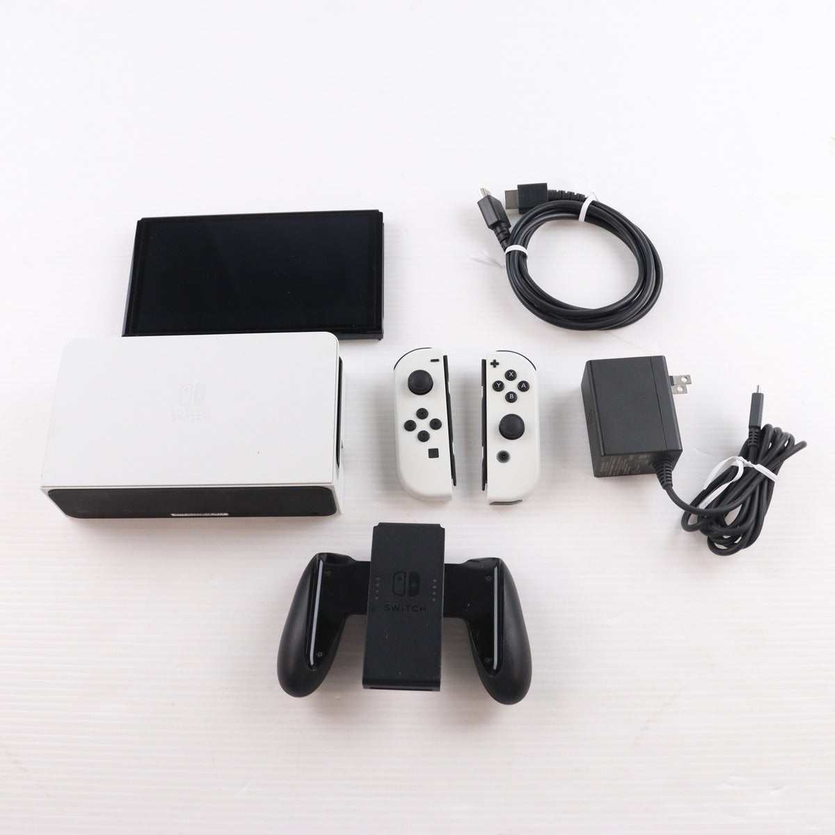 【中古即納】[Switch] (本体) Nintendo Switch(ニンテンドースイッチ) 有機ELモデル Joy-Con(L)/(R) ホワイト 任天堂(HEG-S-KAAAA)(20211008)