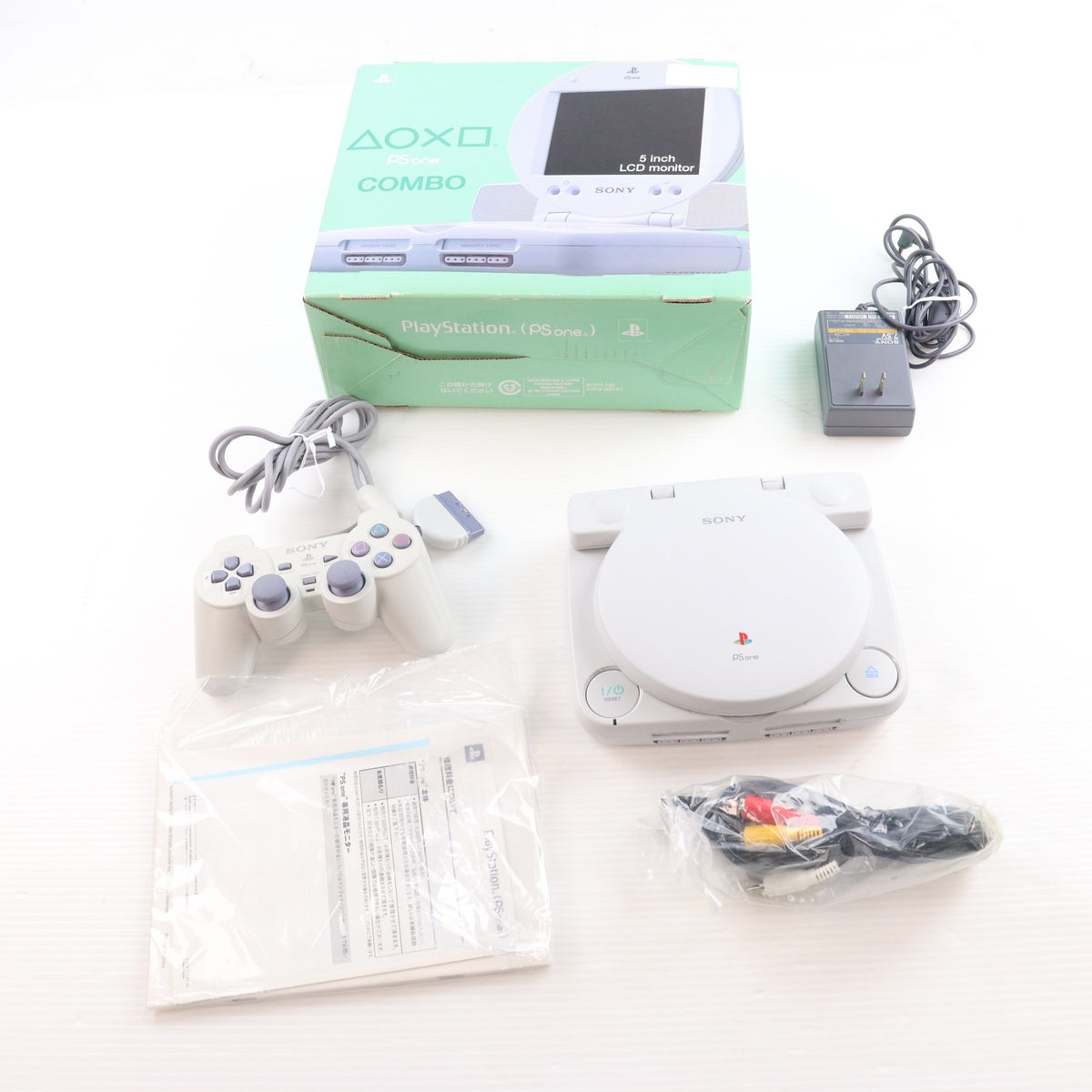 【中古即納】[PS] (本体) PlayStation PS one(プレイステーション ピーエス ワン)&液晶モニターCOMBO SCE(SCPH-140)(20011122)