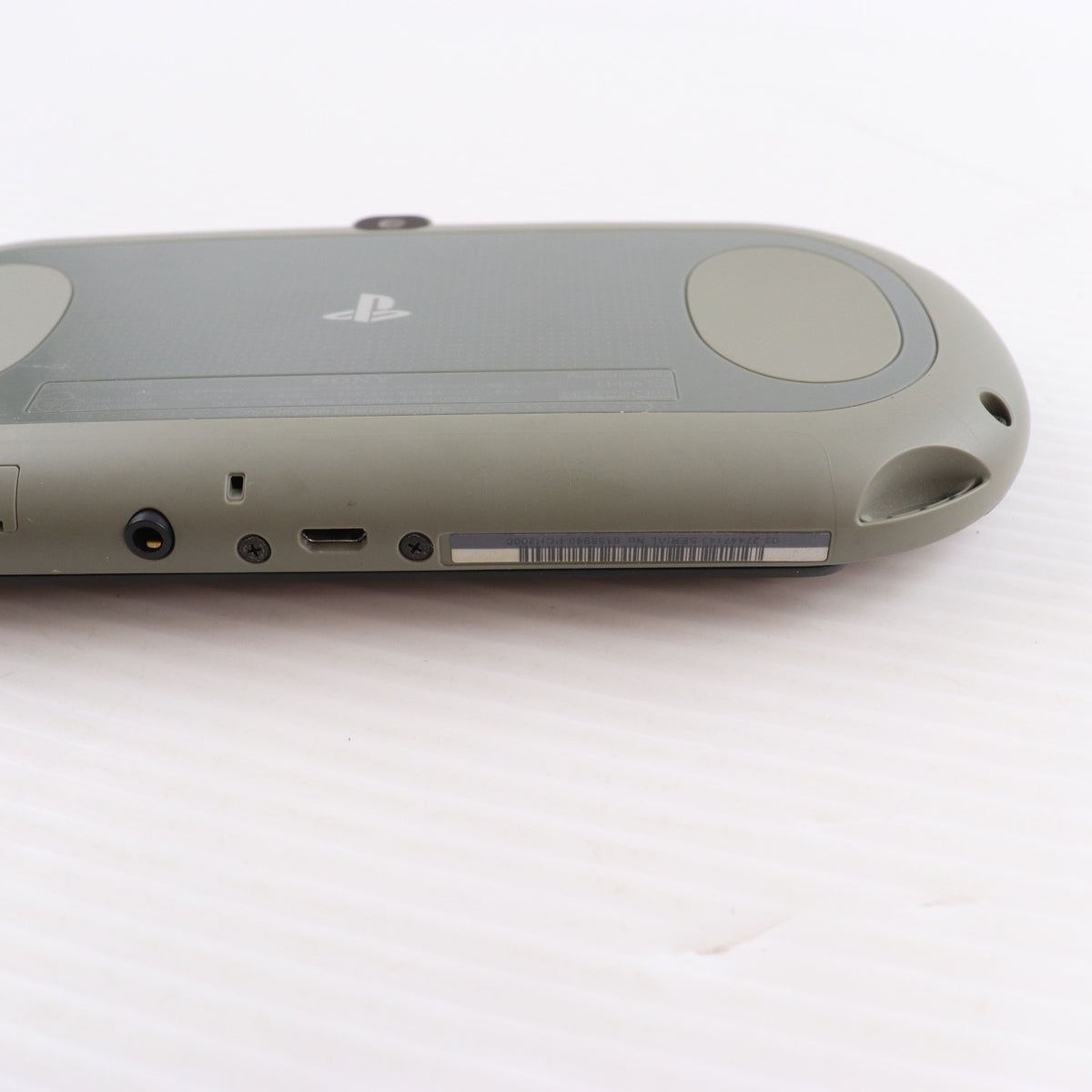 【中古即納】[PSVita] (本体) PlayStation Vita(プレイステーション ヴィータ) Wi-Fiモデル カーキ/ブラック SCE(PCH-2000ZA16)(20131010)
