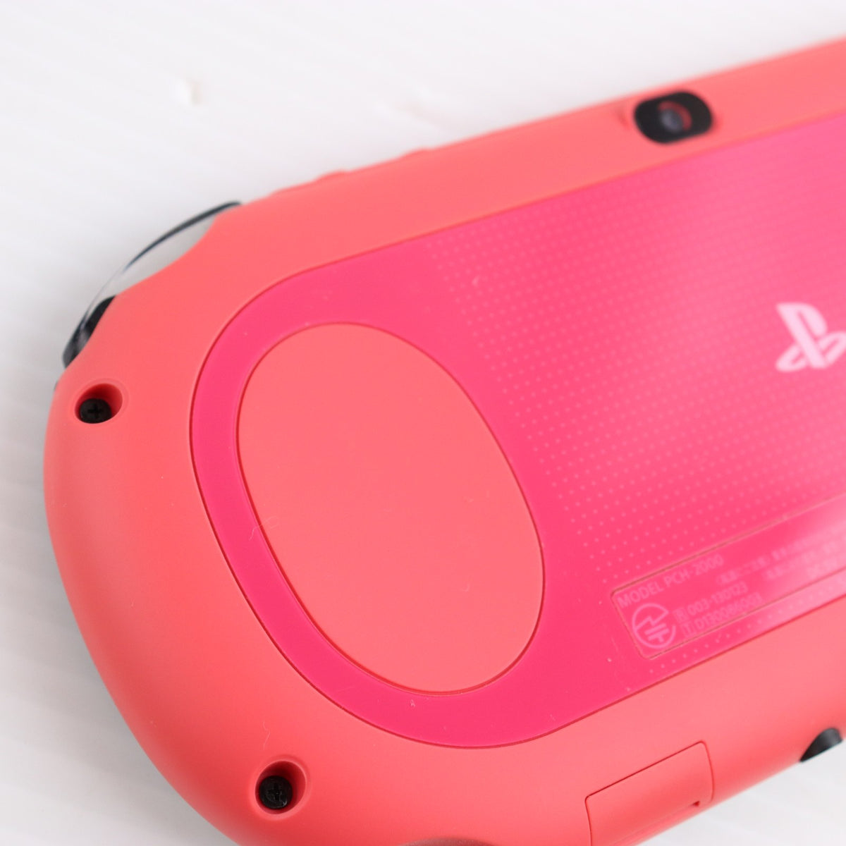【中古即納】[PSVita] (本体) PlayStation Vita(プレイステーションVita) Wi-Fiモデル ピンク/ブラック SCE(PCH-2000ZA15)(20131010)