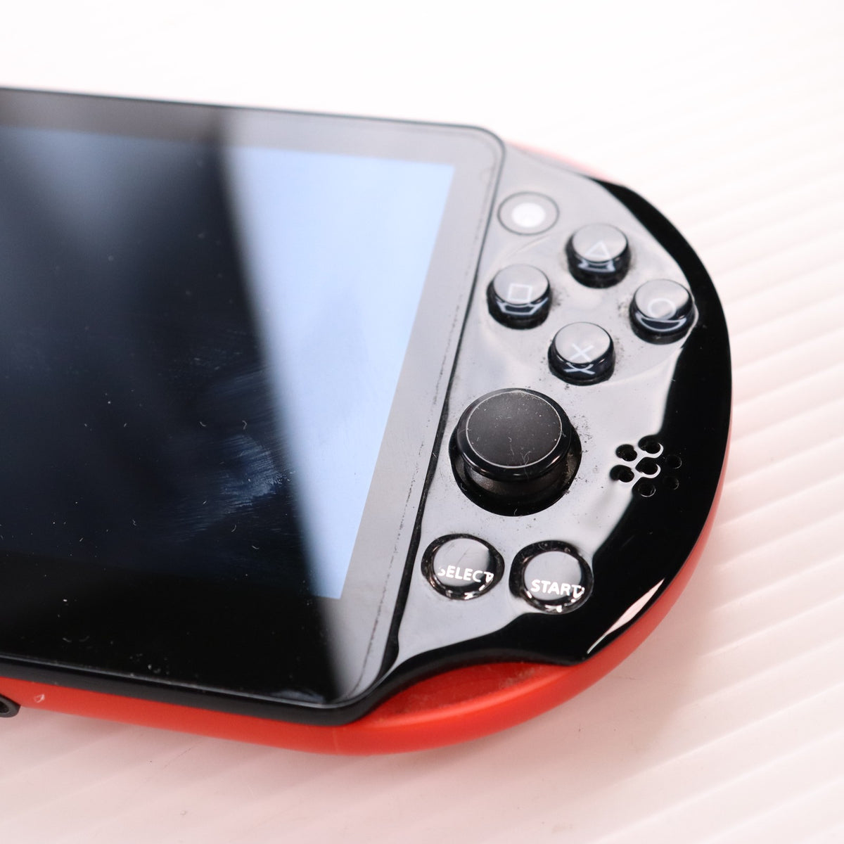 【中古即納】[PSVita] (本体) PlayStation Vita Value Pack(プレイステーション ヴィータ バリューパック) Wi-Fiモデル レッド/ブラック SCE(PCHJ-10021)(20141127)