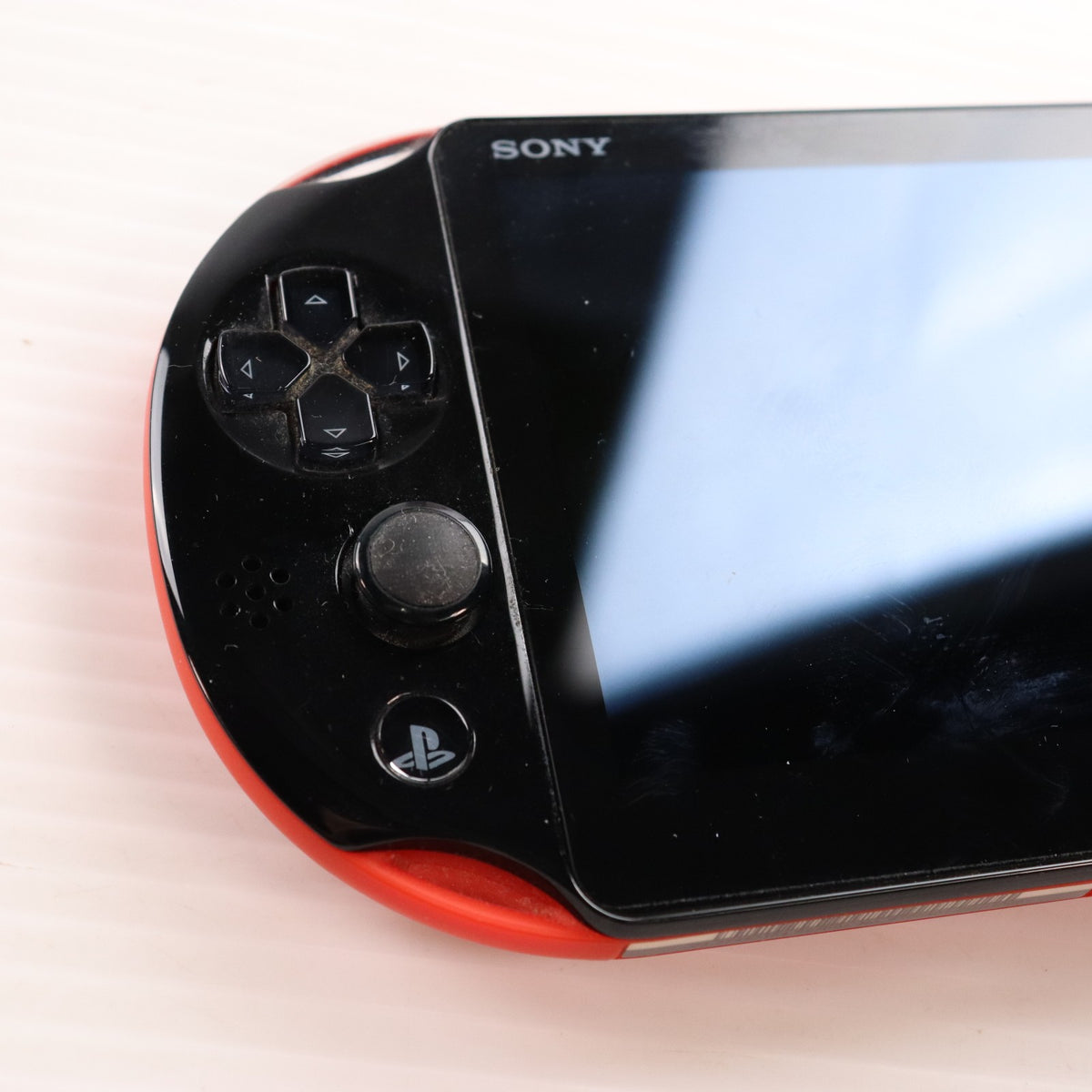 【中古即納】[PSVita] (本体) PlayStation Vita Value Pack(プレイステーション ヴィータ バリューパック) Wi-Fiモデル レッド/ブラック SCE(PCHJ-10021)(20141127)