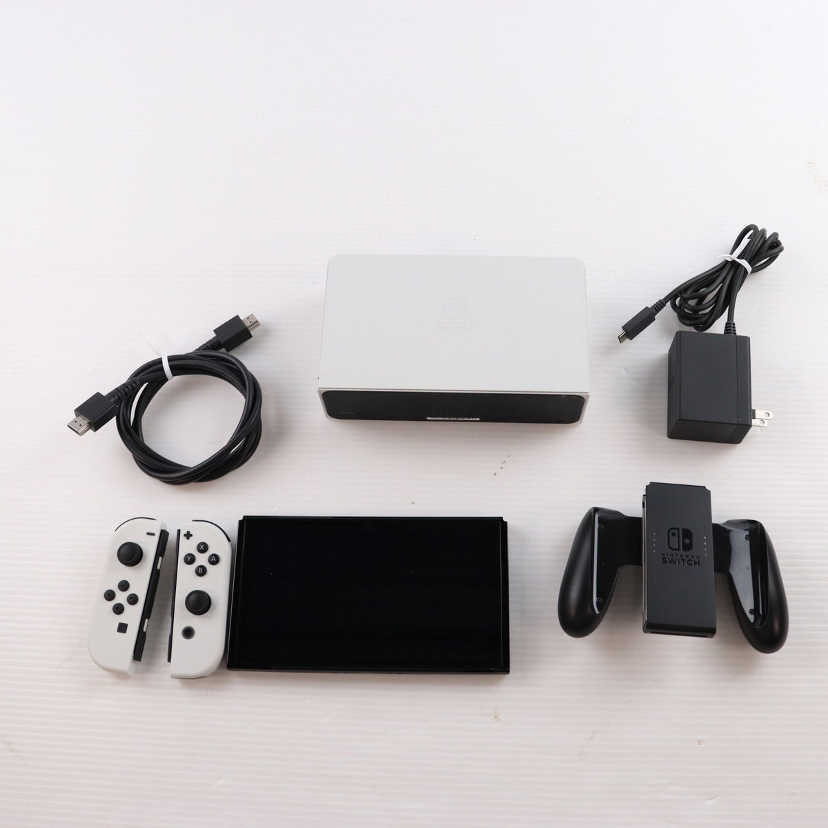 【中古即納】[Switch] (本体) Nintendo Switch(ニンテンドースイッチ) 有機ELモデル Joy-Con(L)/(R) ホワイト 任天堂(HEG-S-KAAAA)(20211008)