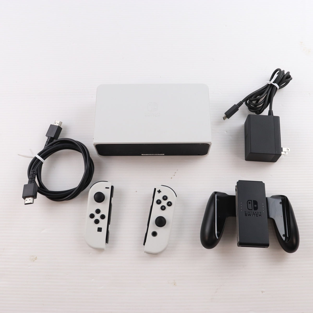 【中古即納】[Switch] (本体) Nintendo Switch(ニンテンドースイッチ) 有機ELモデル Joy-Con(L)/(R) ホワイト 任天堂(HEG-S-KAAAA)(20211008)