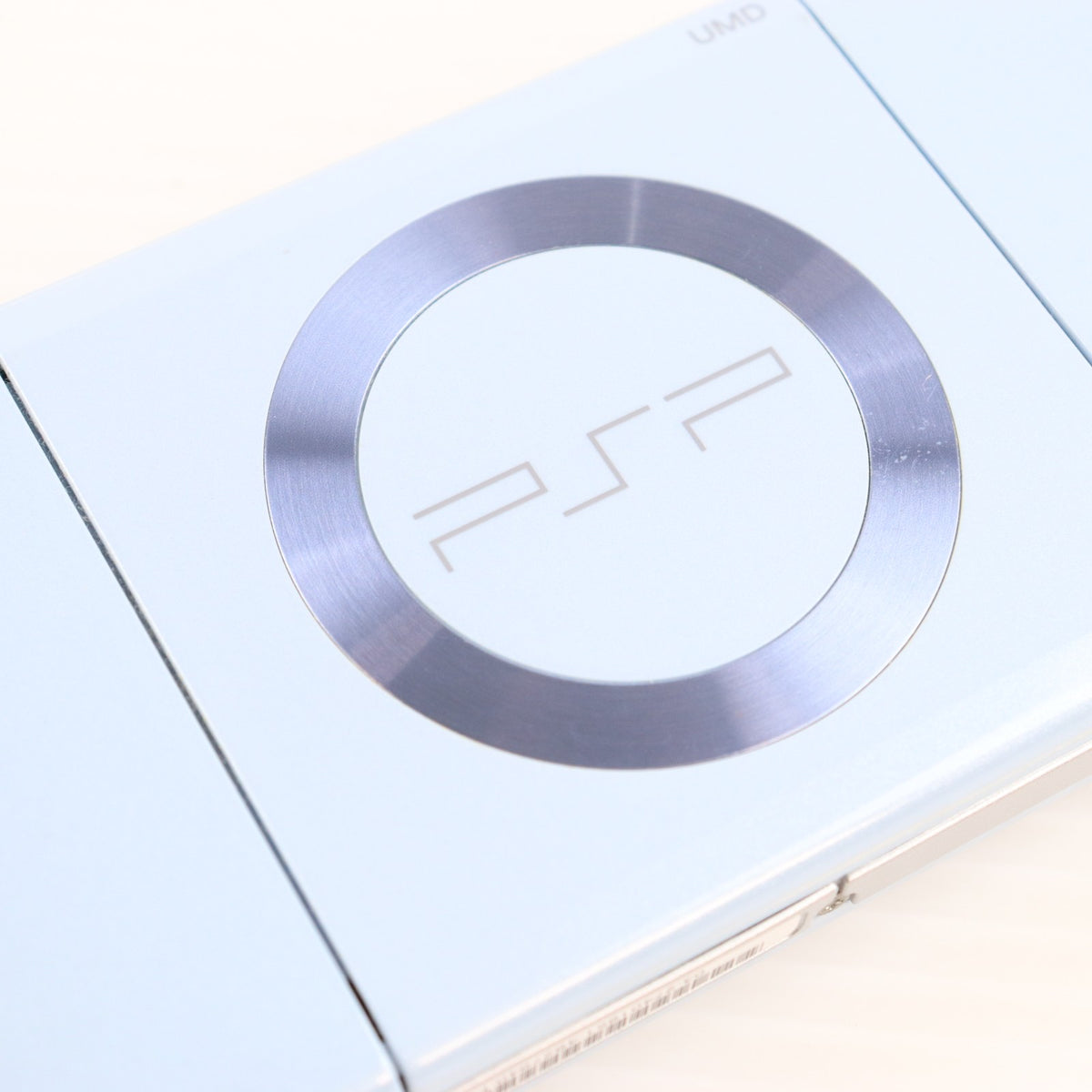 【中古即納】[PSP] (本体) PlayStation Portable(プレイステーション・ポータブル) フェリシア・ブルー SCE(PSP-2000FB)(20070920)