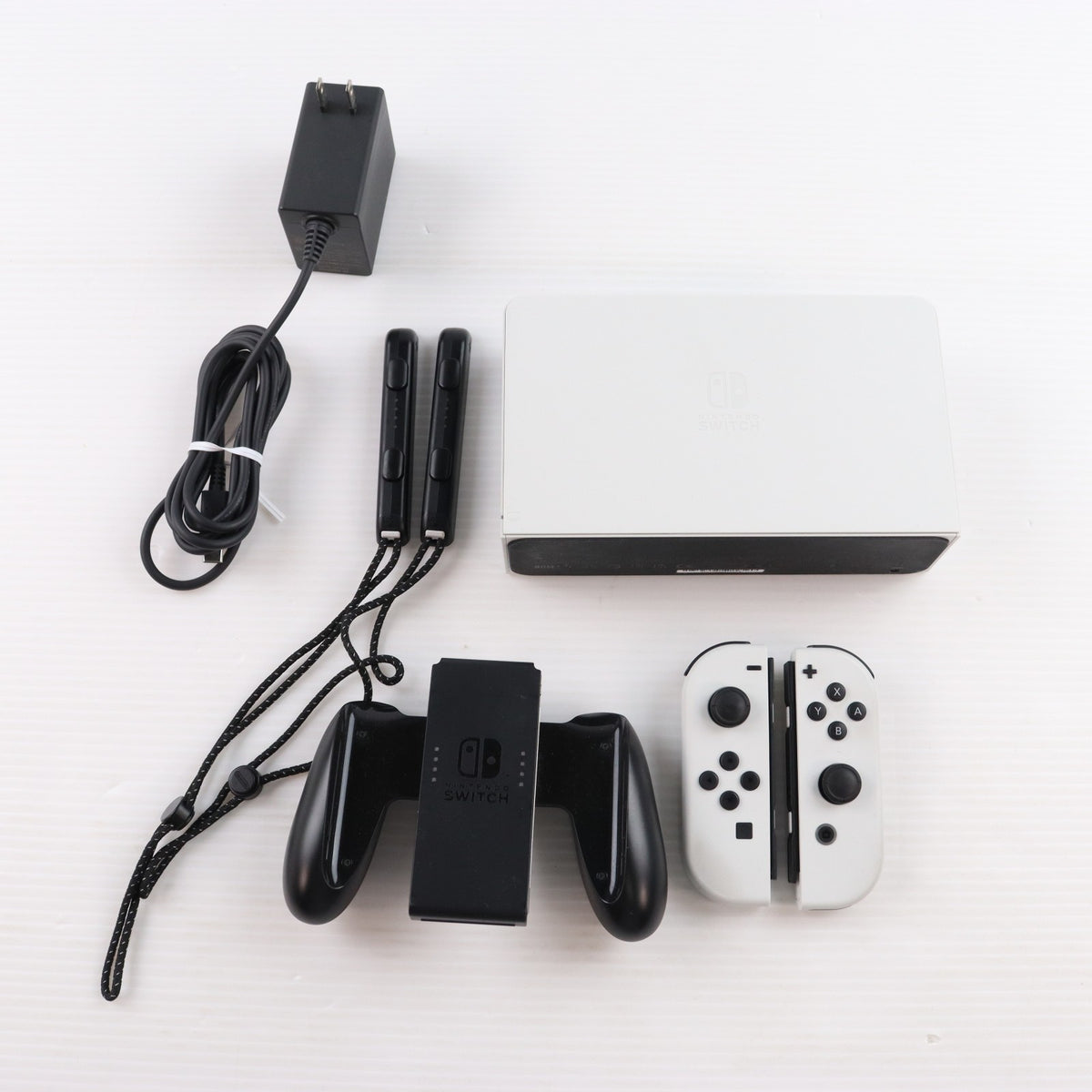 【中古即納】[Switch] (本体) Nintendo Switch(ニンテンドースイッチ) 有機ELモデル Joy-Con(L)/(R) ホワイト 任天堂(HEG-S-KAAAA)(20211008)