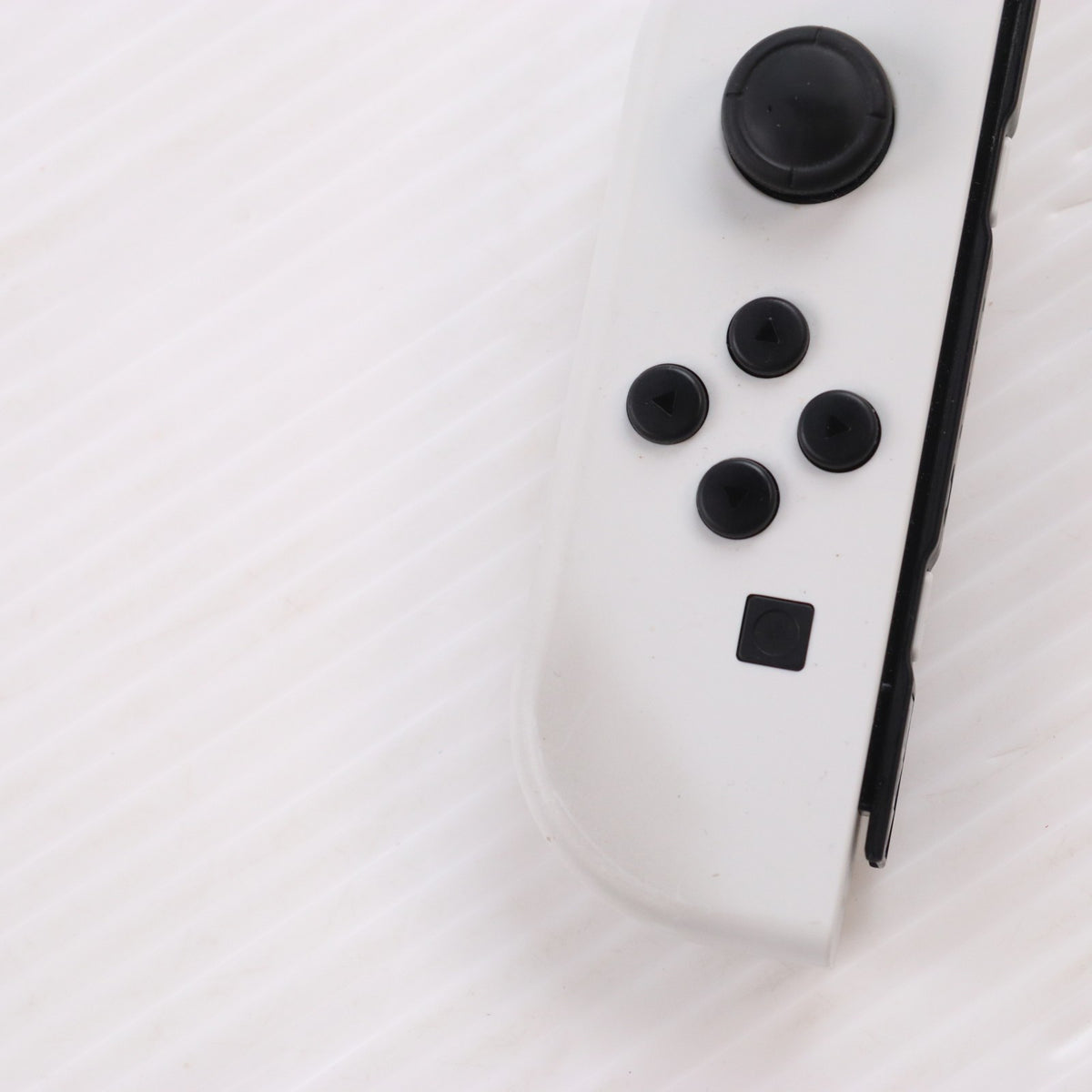 【中古即納】[Switch] (本体) Nintendo Switch(ニンテンドースイッチ) 有機ELモデル Joy-Con(L)/(R) ホワイト 任天堂(HEG-S-KAAAA)(20211008)