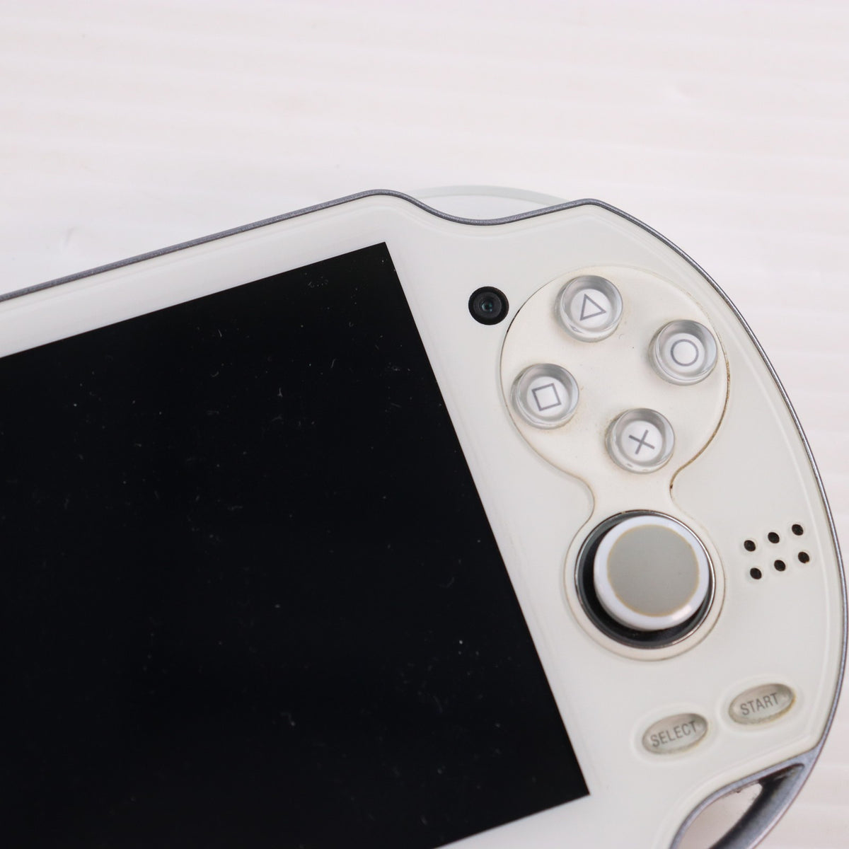 【中古即納】[PSVita] (本体) PlayStation Vita(プレイステーション ヴィータ) 3G/Wi-Fiモデル クリスタル・ホワイト SCE(PCH-1100AB02)(20120628)