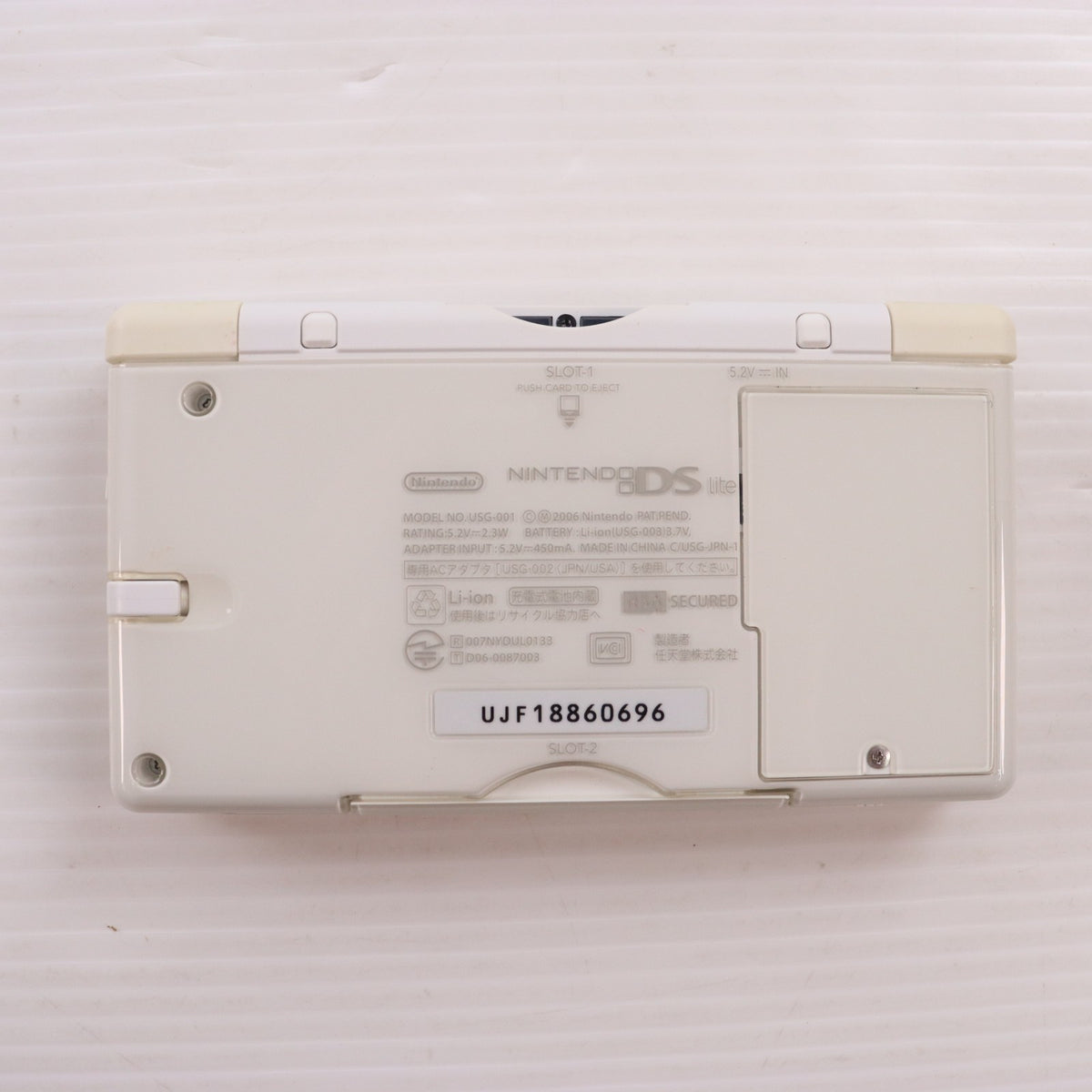 【中古即納】[NDS] (本体) ファイナルファンタジー・クリスタルクロニクル リング・オブ・フェイト Gemini Edition(ジェミニエディション) スクウェア・エニックス(USG-S-FCWDFX)(20070823)