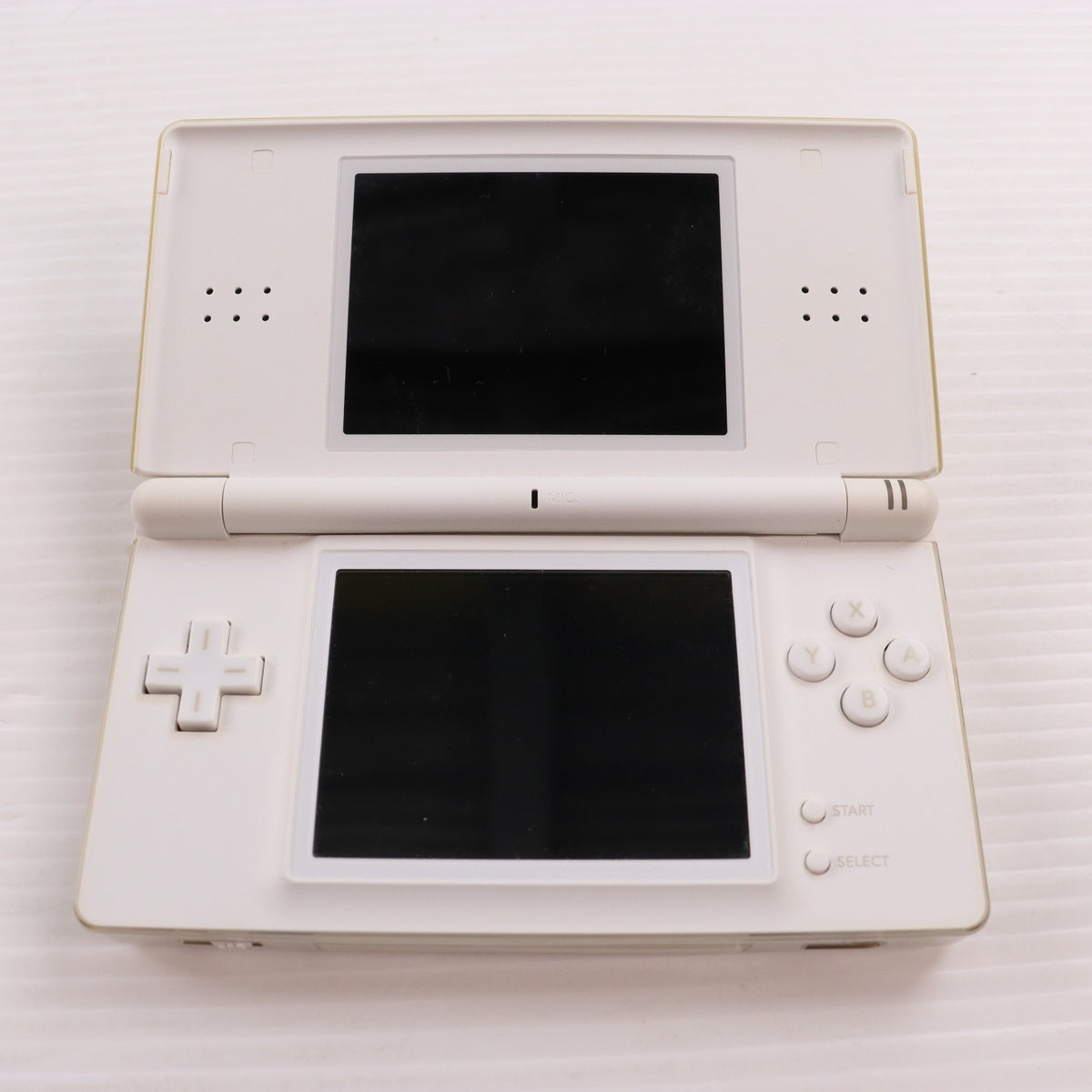 【中古即納】[NDS] (本体) ファイナルファンタジー・クリスタルクロニクル リング・オブ・フェイト Gemini Edition(ジェミニエディション) スクウェア・エニックス(USG-S-FCWDFX)(20070823)