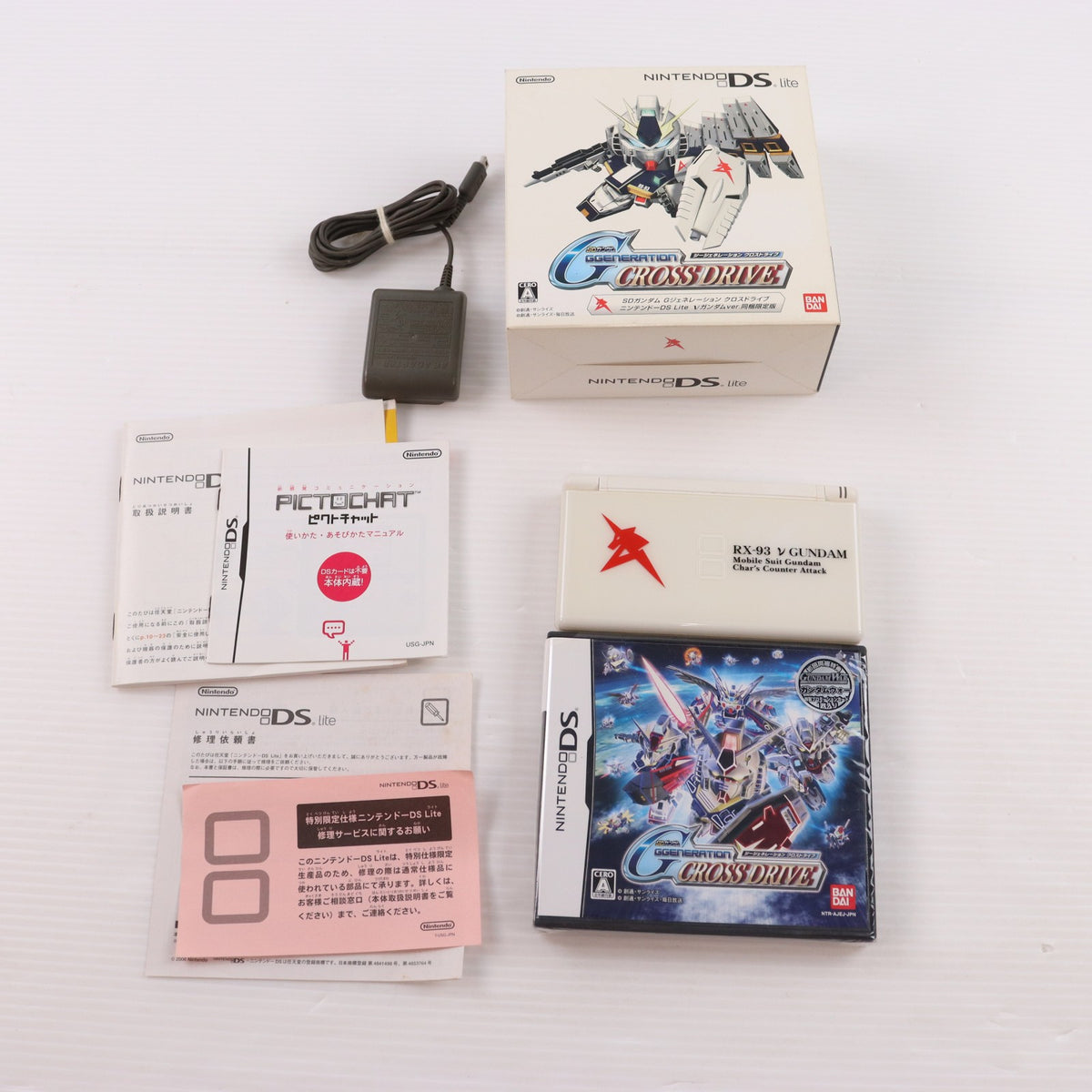 【中古即納】[NDS] (本体) SDガンダム Gジェネレーション クロスドライブ ニンテンドーDS Lite(ライト) クリスタルホワイト vガンダムVer. 同梱限定版 バンダイナムコゲームス(USG-S-GWDJE)(20070809)