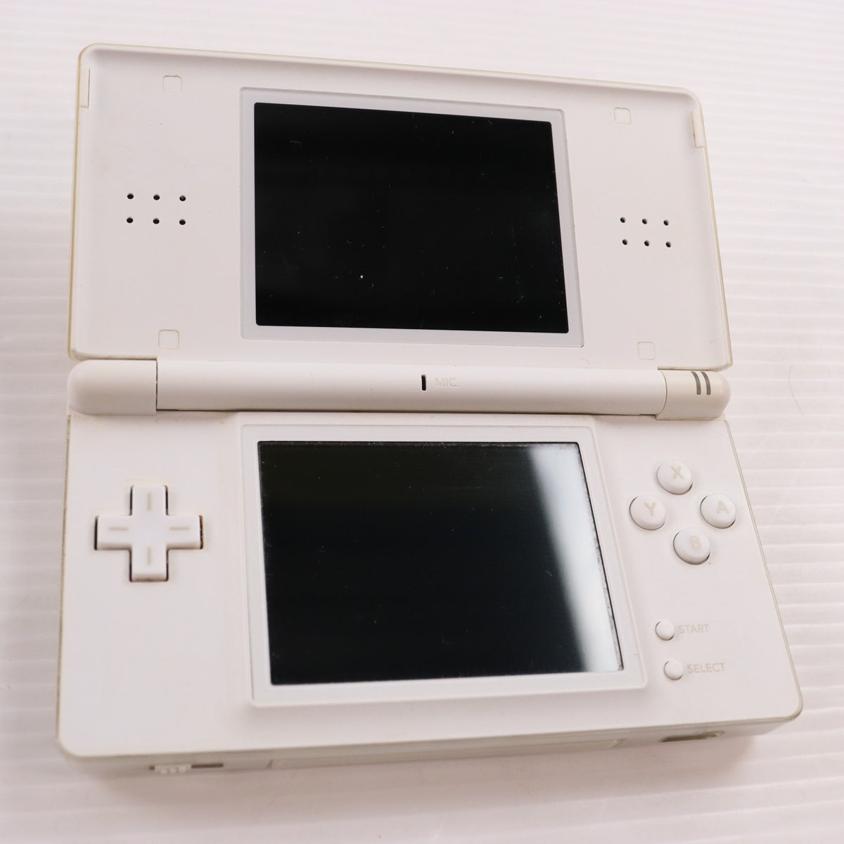 【中古即納】[NDS] (本体) SDガンダム Gジェネレーション クロスドライブ ニンテンドーDS Lite(ライト) クリスタルホワイト vガンダムVer. 同梱限定版 バンダイナムコゲームス(USG-S-GWDJE)(20070809)