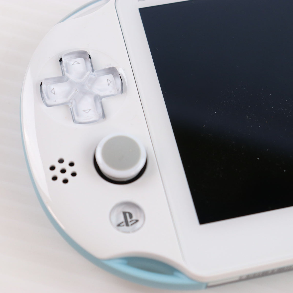 【中古即納】[PSVita] (本体) PlayStation Vita(プレイステーション ヴィータ) Wi-Fiモデル ライトブルー/ホワイト SCE(PCH-2000ZA14)(20131010)