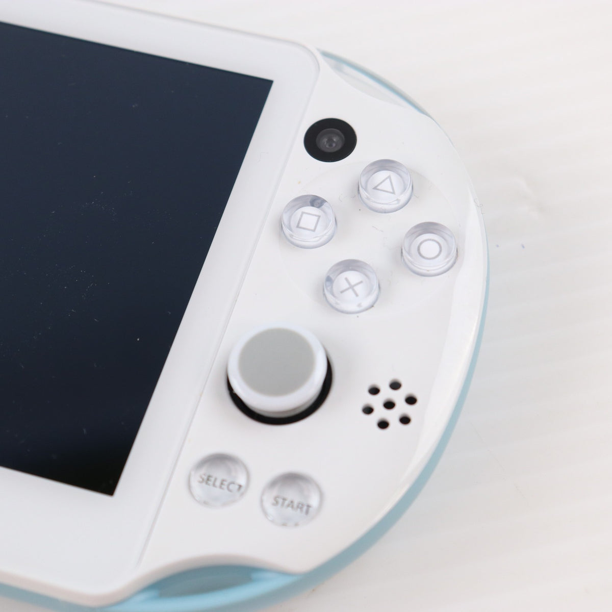 【中古即納】[PSVita] (本体) PlayStation Vita(プレイステーション ヴィータ) Wi-Fiモデル ライトブルー/ホワイト SCE(PCH-2000ZA14)(20131010)