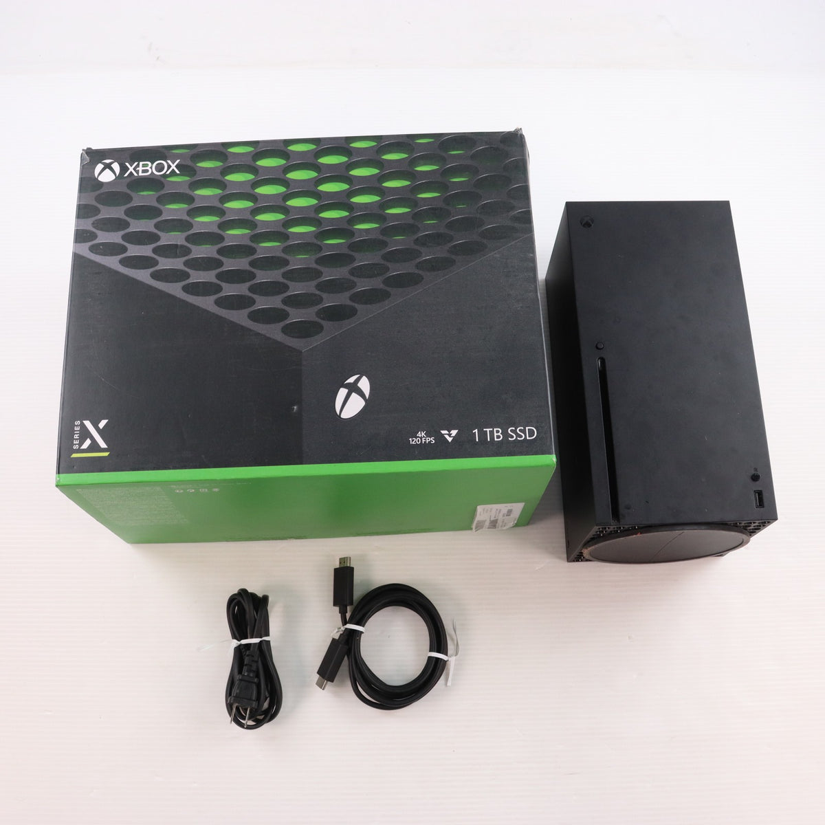 【中古即納】[XboxX/S] (本体) Xbox Series X 1TB 日本マイクロソフト(RRT-00015)(20201110)
