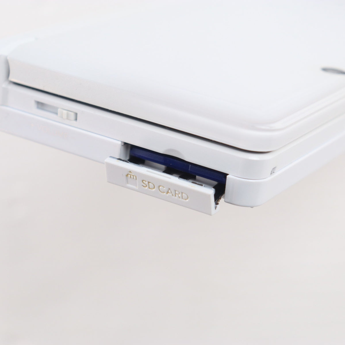 【中古即納】[3DS] (本体) ニンテンドー3DS アイスホワイト 任天堂(CTR-S-WAAA)(20111103)