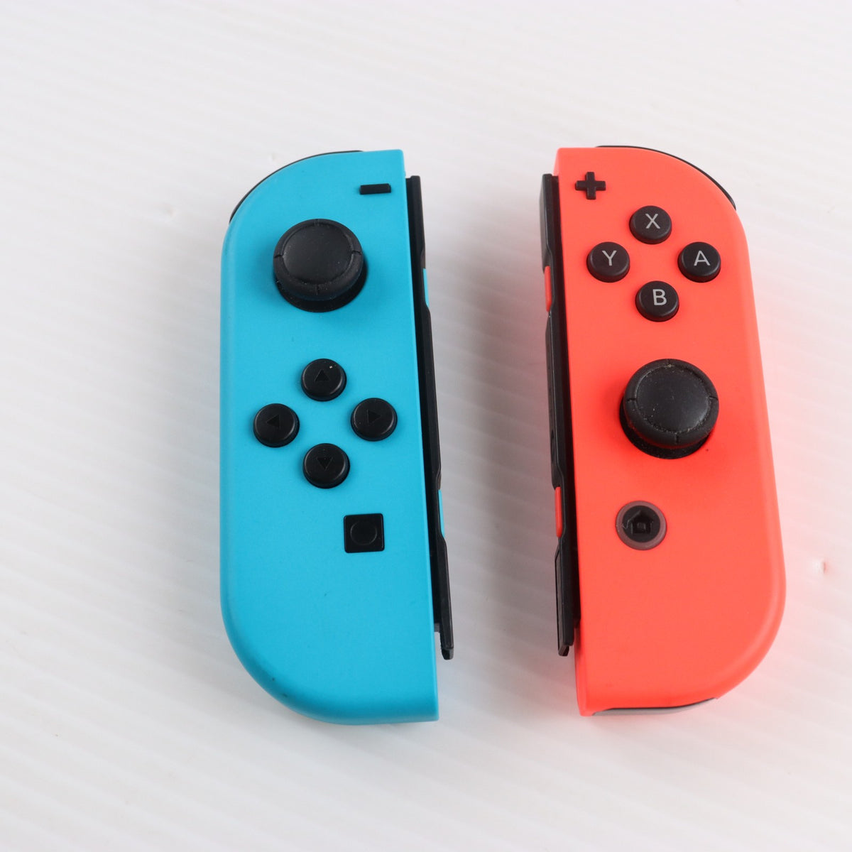 【中古即納】[Switch] (本体) Nintendo Switch(ニンテンドースイッチ) Joy-Con(L) ネオンブルー/(R) ネオンレッド 任天堂(HAD-S-KABAA)(20190830)
