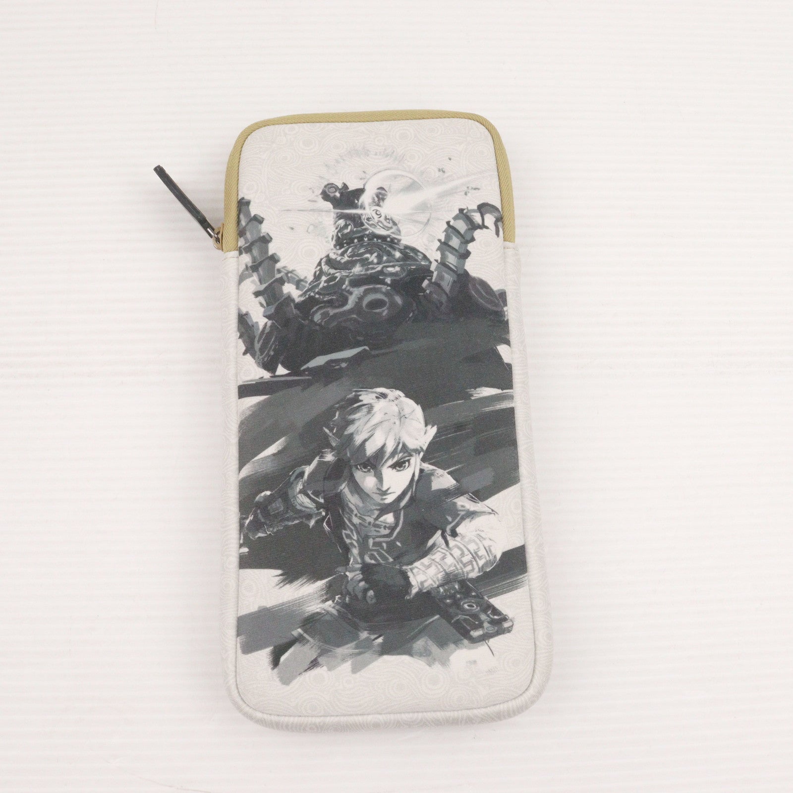 【中古即納】[ACC][Switch] Nintendo Switch(ニンテンドースイッチ) マルチポーチ ゼルダの伝説 ブレス オブ ザ ワイルド 任天堂販売(NSL-0002)(20170721)