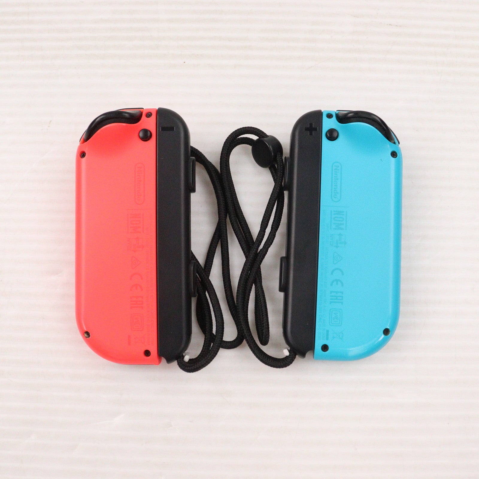 【中古即納】[ACC][Switch] Joy-Con(L) ネオンレッド/(R) ネオンブルー(ジョイコンL ネオンレッド/R ネオンブルー) 任天堂(HAC-A-JAEAA)(20170303)