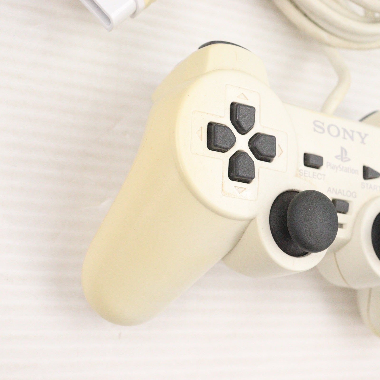 【中古即納】[ACC][PS2] アナログコントローラー DUALSHOCK2(デュアルショック2) セラミック・ホワイト SCE(SCPH-10010CW)(20031204)
