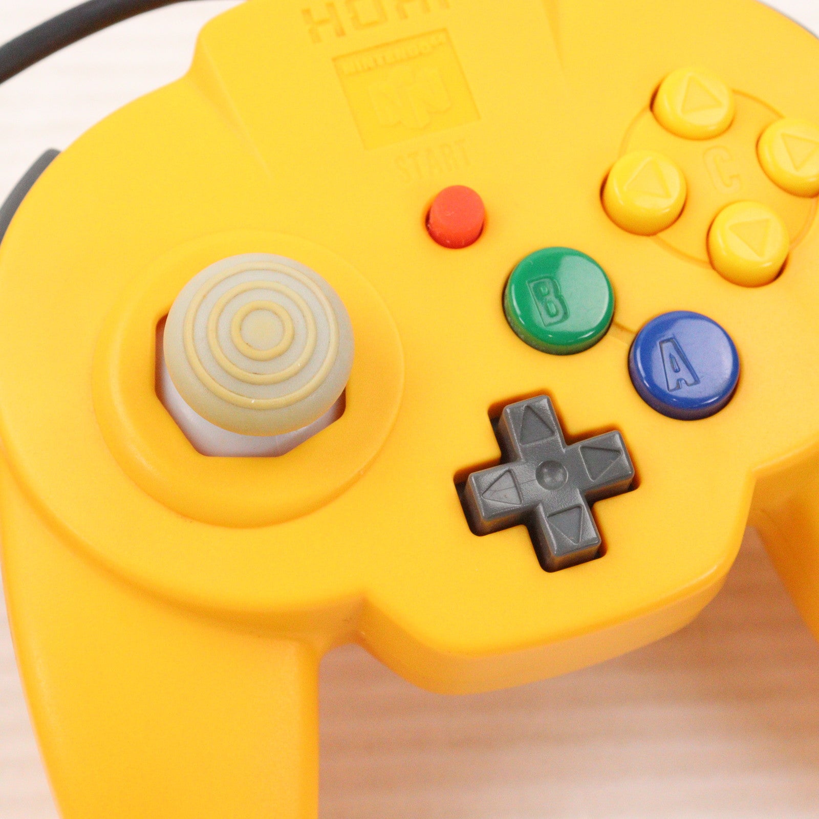 【中古即納】[ACC][N64] ホリパッドミニ64 イエロー 任天堂ライセンス商品 HORI(HN6-13)(19990429)