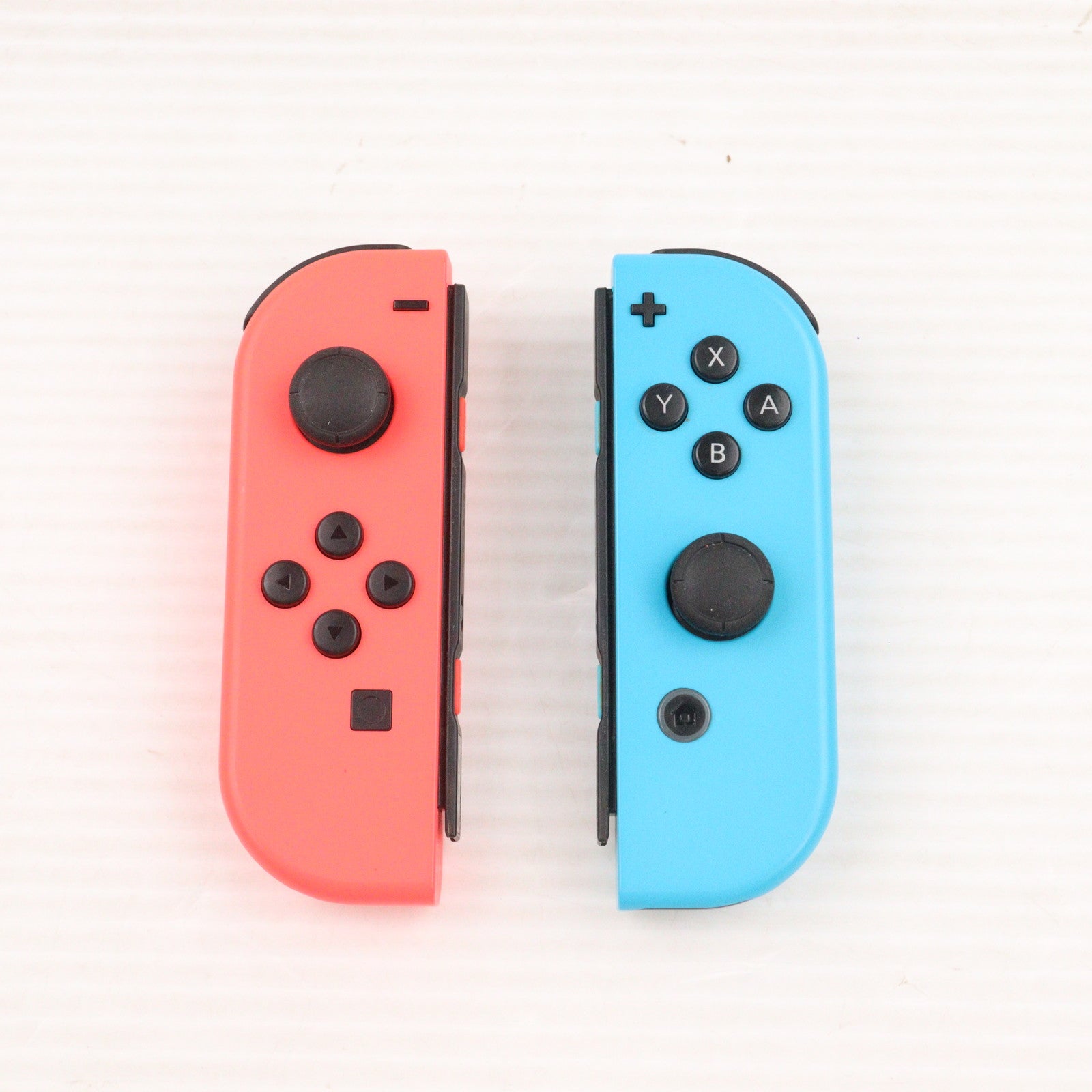 【中古即納】[ACC][Switch] Joy-Con(L) ネオンレッド/(R) ネオンブルー(ジョイコンL ネオンレッド/R ネオンブルー) 任天堂(HAC-A-JAEAA)(20170303)