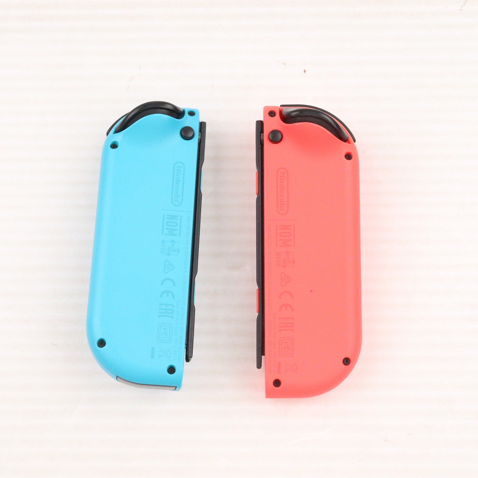 【中古即納】[ACC][Switch] Joy-Con(L) ネオンレッド/(R) ネオンブルー(ジョイコンL ネオンレッド/R ネオンブルー) 任天堂(HAC-A-JAEAA)(20170303)