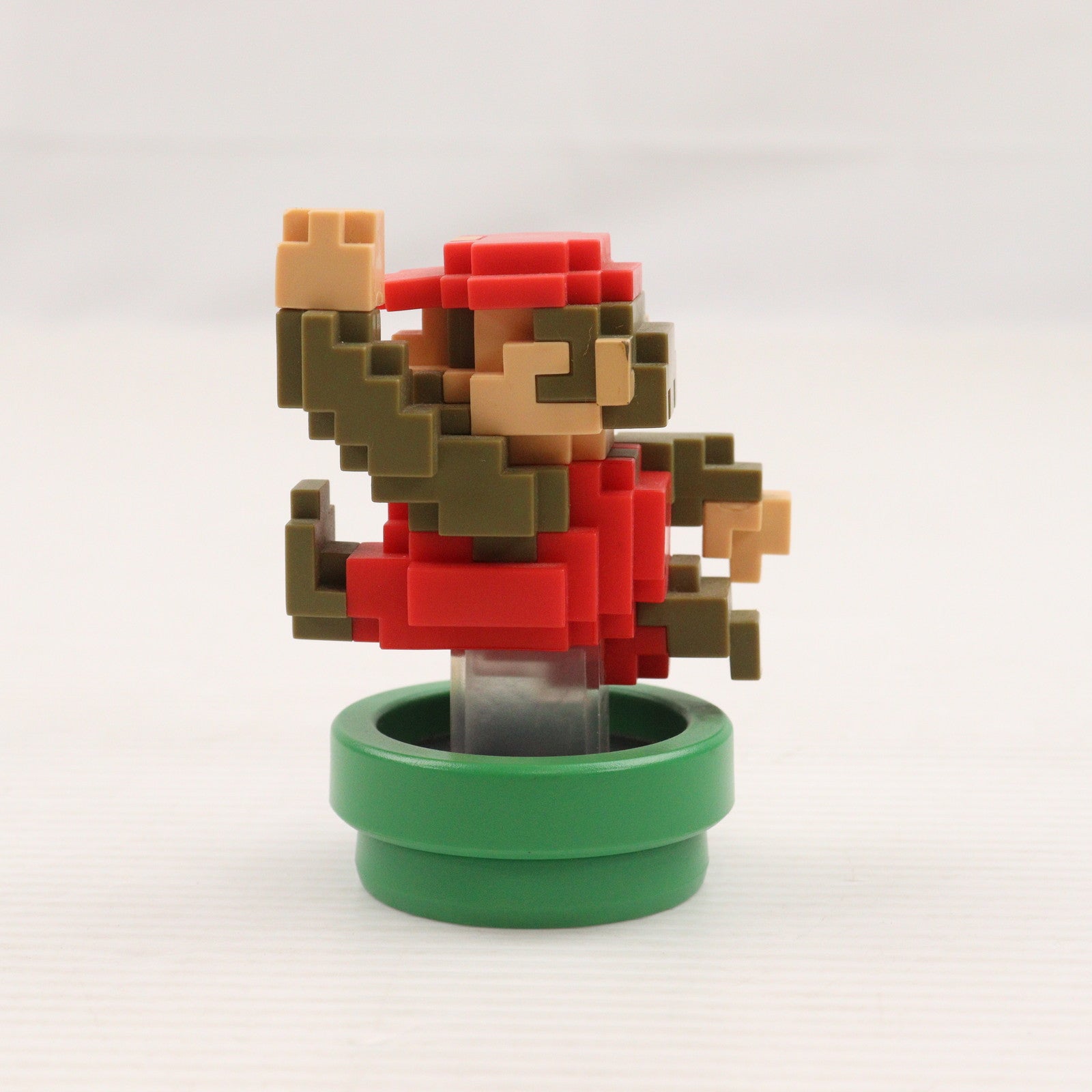 【中古即納】[ACC][WiiU] amiibo マリオ【クラシックカラー】（SUPER MARIO BROS. 30thシリーズ） 任天堂(NVL-C-AFAA)(20150910)
