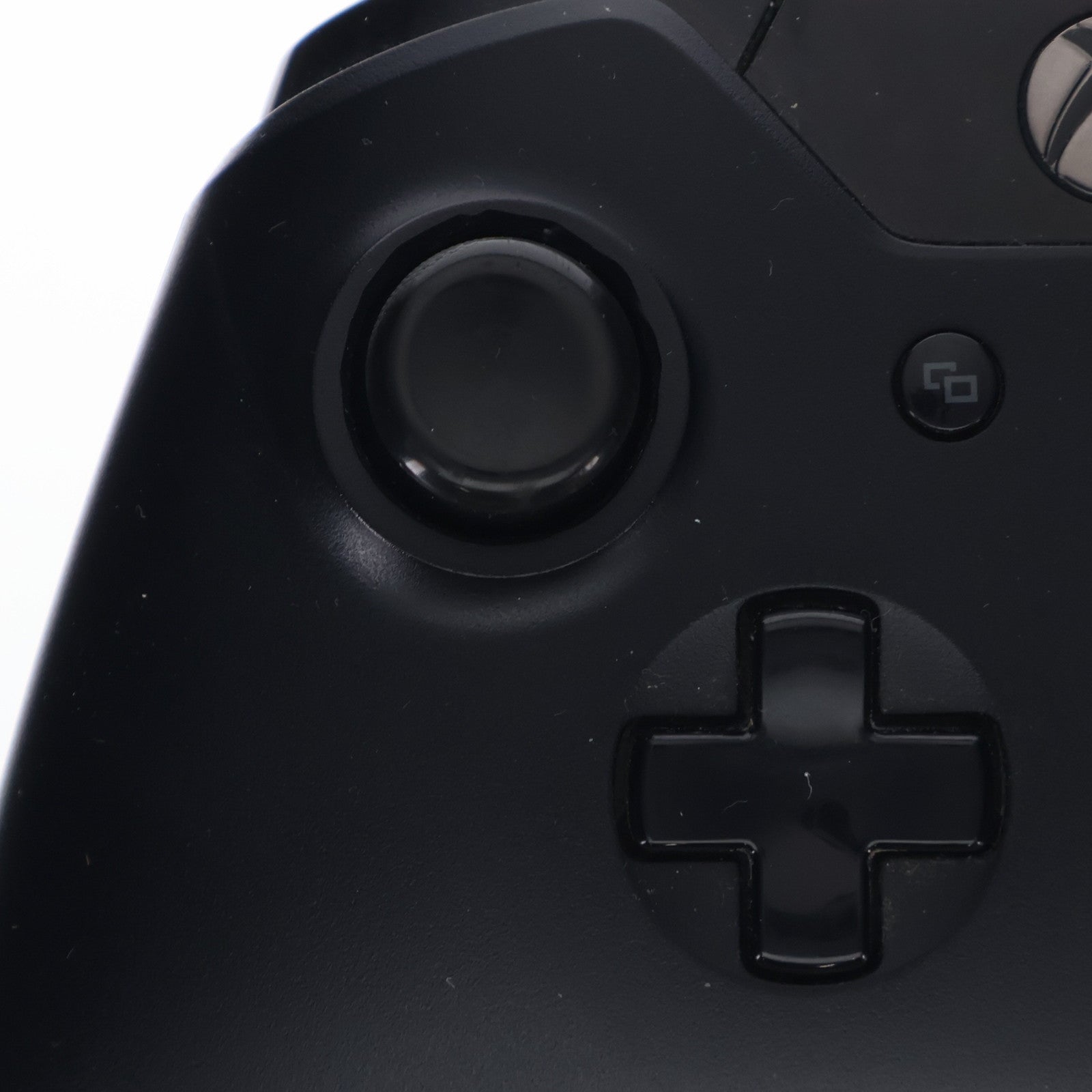 【中古即納】[ACC][XboxOne] Xbox One ワイヤレス コントローラー(プレイ & チャージ キット付) 日本マイクロソフト(W2V-00009)(20141002)