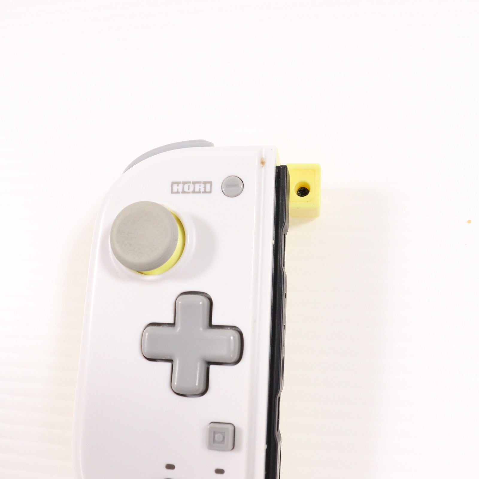 【中古即納】[ACC][Switch] グリップコントローラー FIT for Nintendo Switch(フィット for ニンテンドースイッチ) ライトグレー×イエロー 任天堂ライセンス商品 HORI(NSW-373)(20220908)