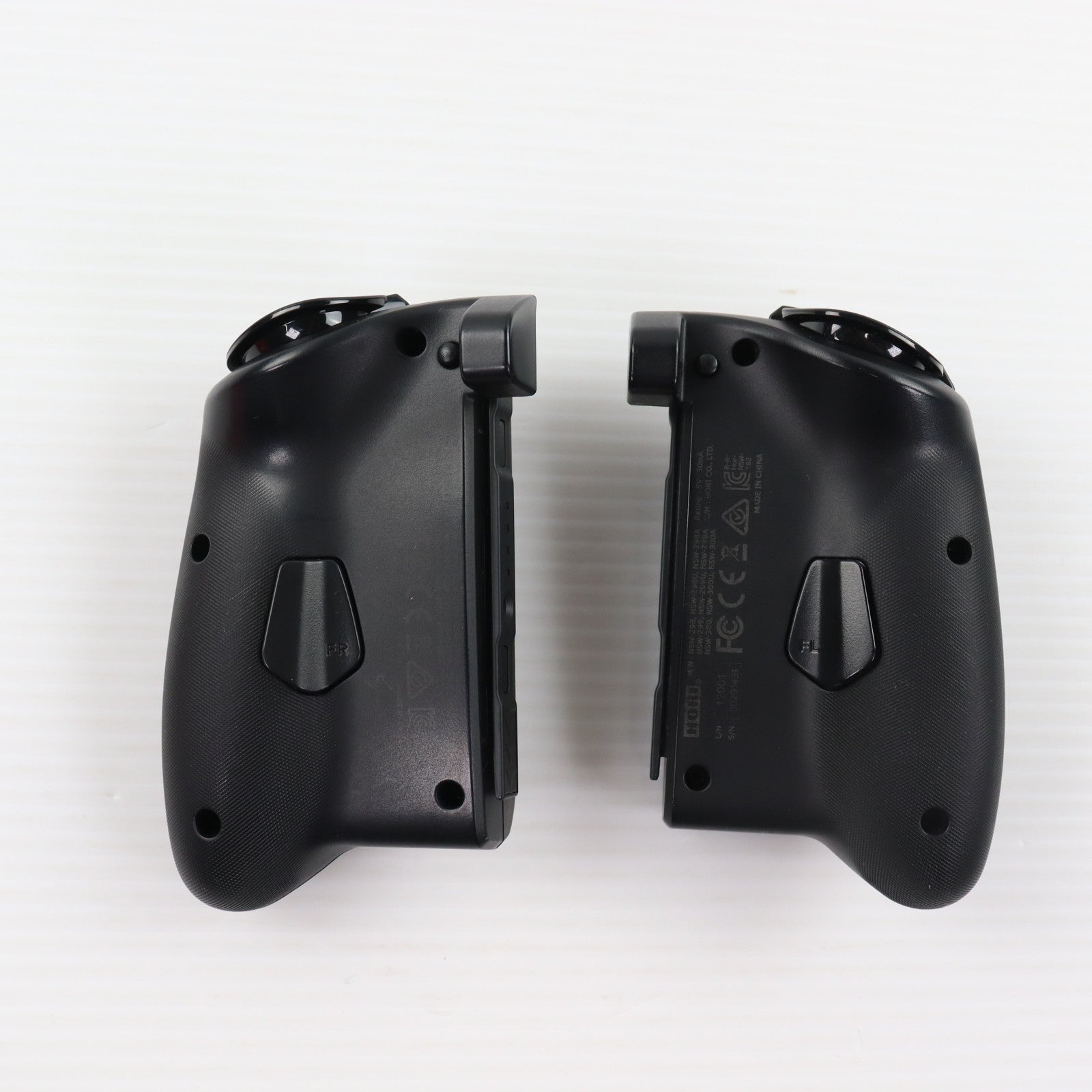 【中古即納】[ACC][Switch] グリップコントローラー for Nintendo Switch(ニンテンドースイッチ) クリアブラック 任天堂ライセンス商品 HORI(NSW-298)(20201112)