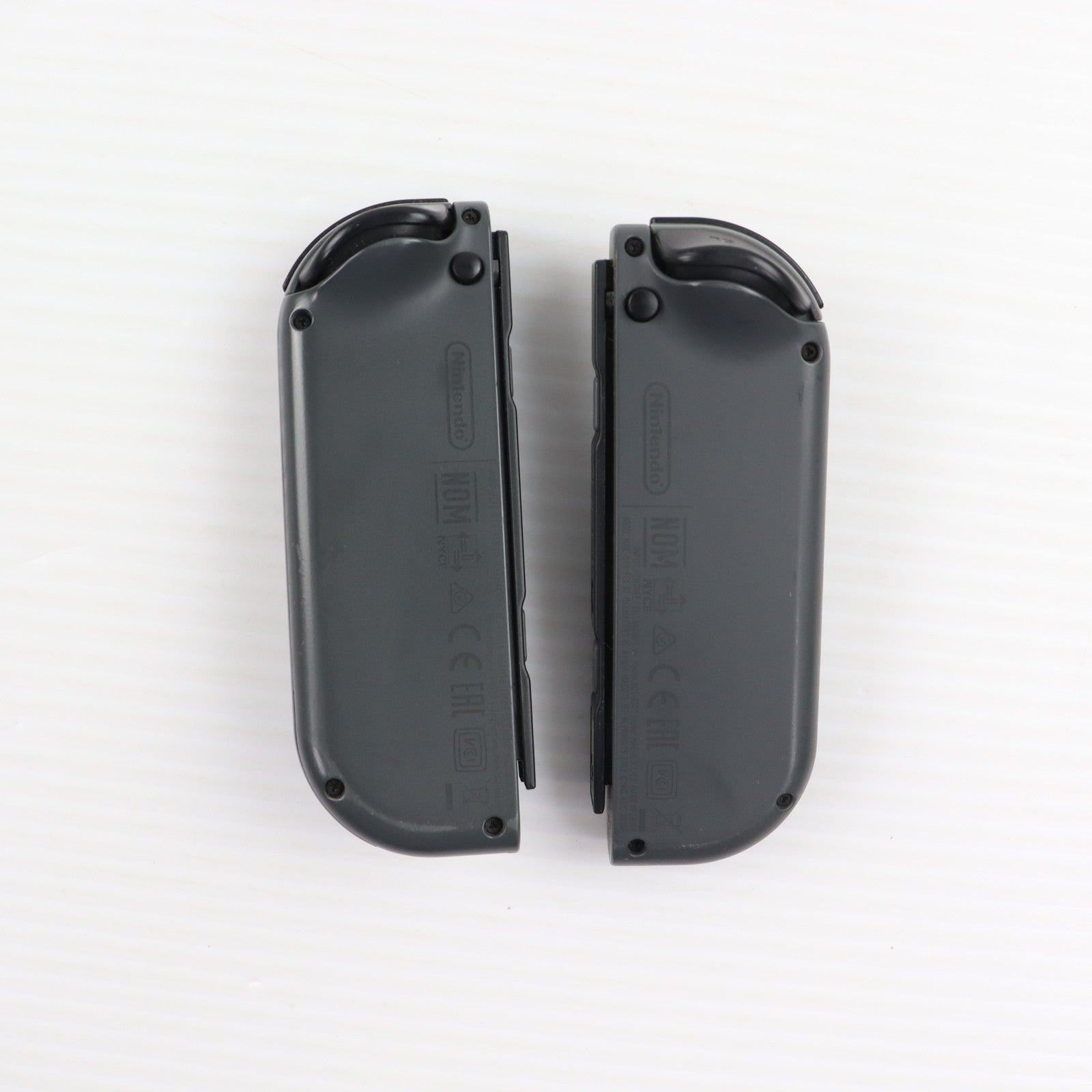 【中古即納】[ACC][Switch] Joy-Con(L)/(R) グレー(ジョイコンL/R グレー) 任天堂(HAC-A-JAAAA)(20170303)