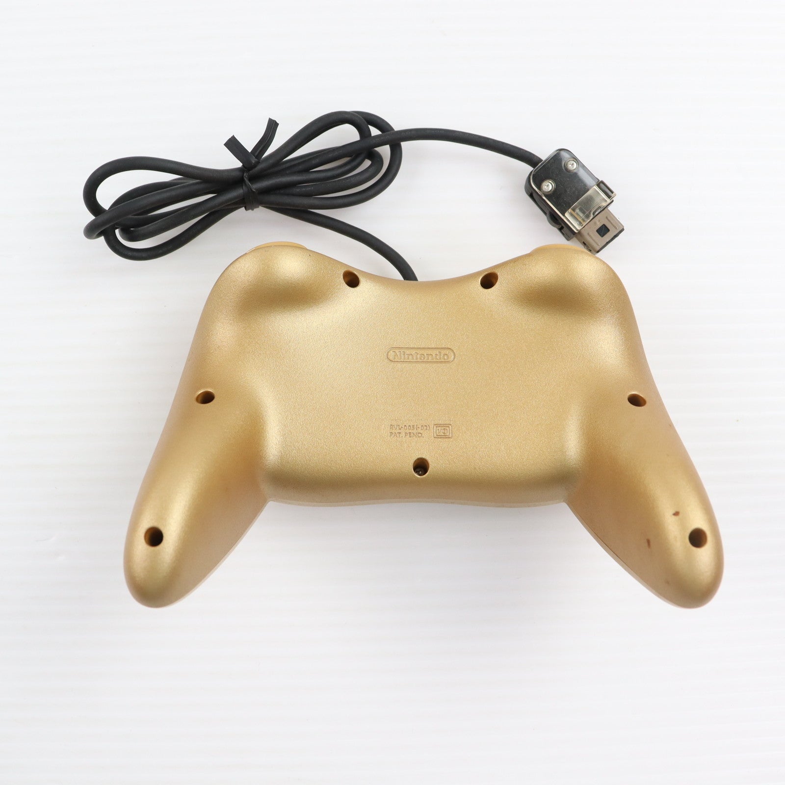 【中古即納】[ACC][Wii] クラブニンテンドー限定景品 ゴールデンクラシックコントローラPRO 任天堂(RVL-A-R2D)(20110630)