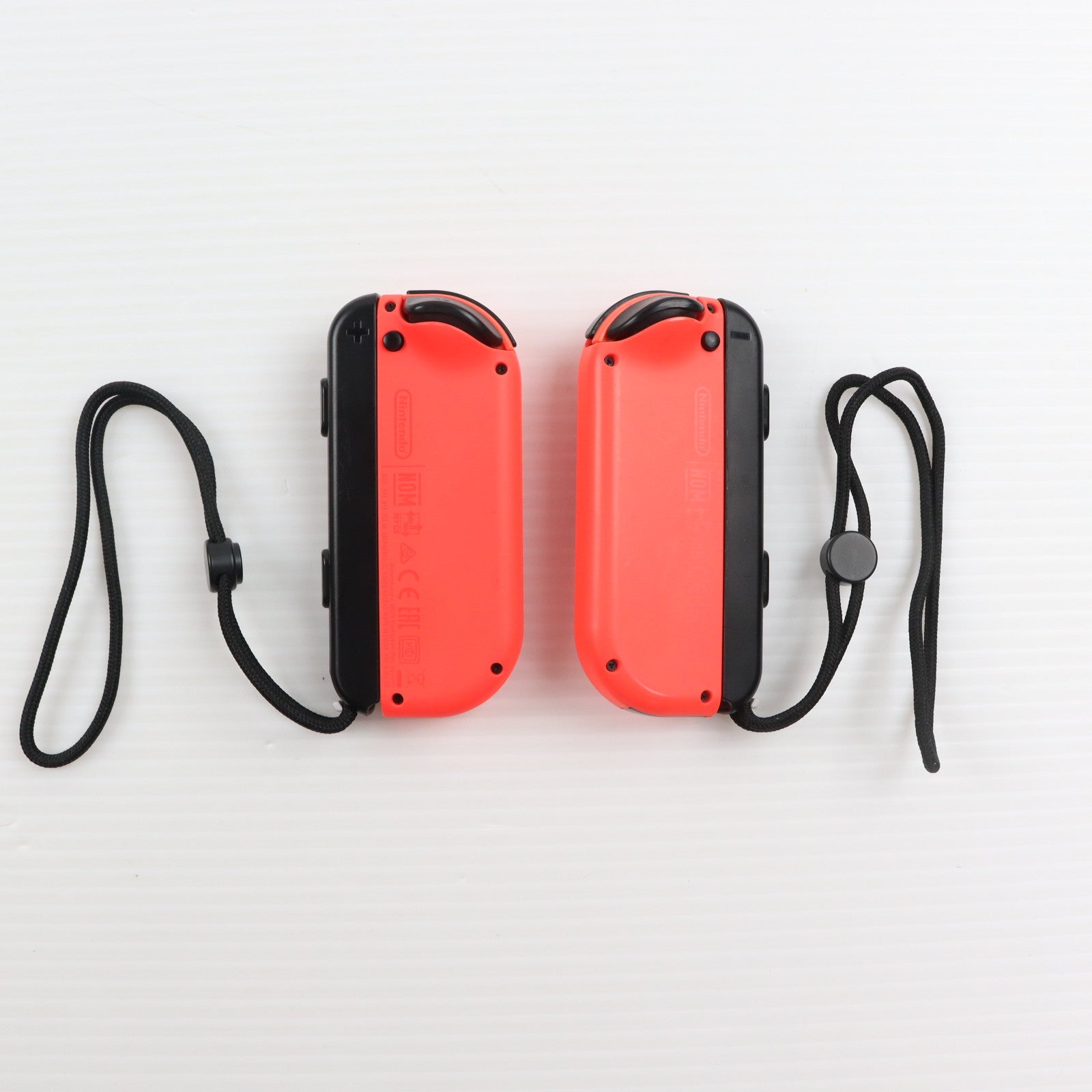 【中古即納】[ACC][Switch] マイニンテンドーストア限定 Joy-Con(L)/(R) ネオンレッド(ジョイコンL/R ネオンレッド) 任天堂(HAC-A-JABAA)(20171027)