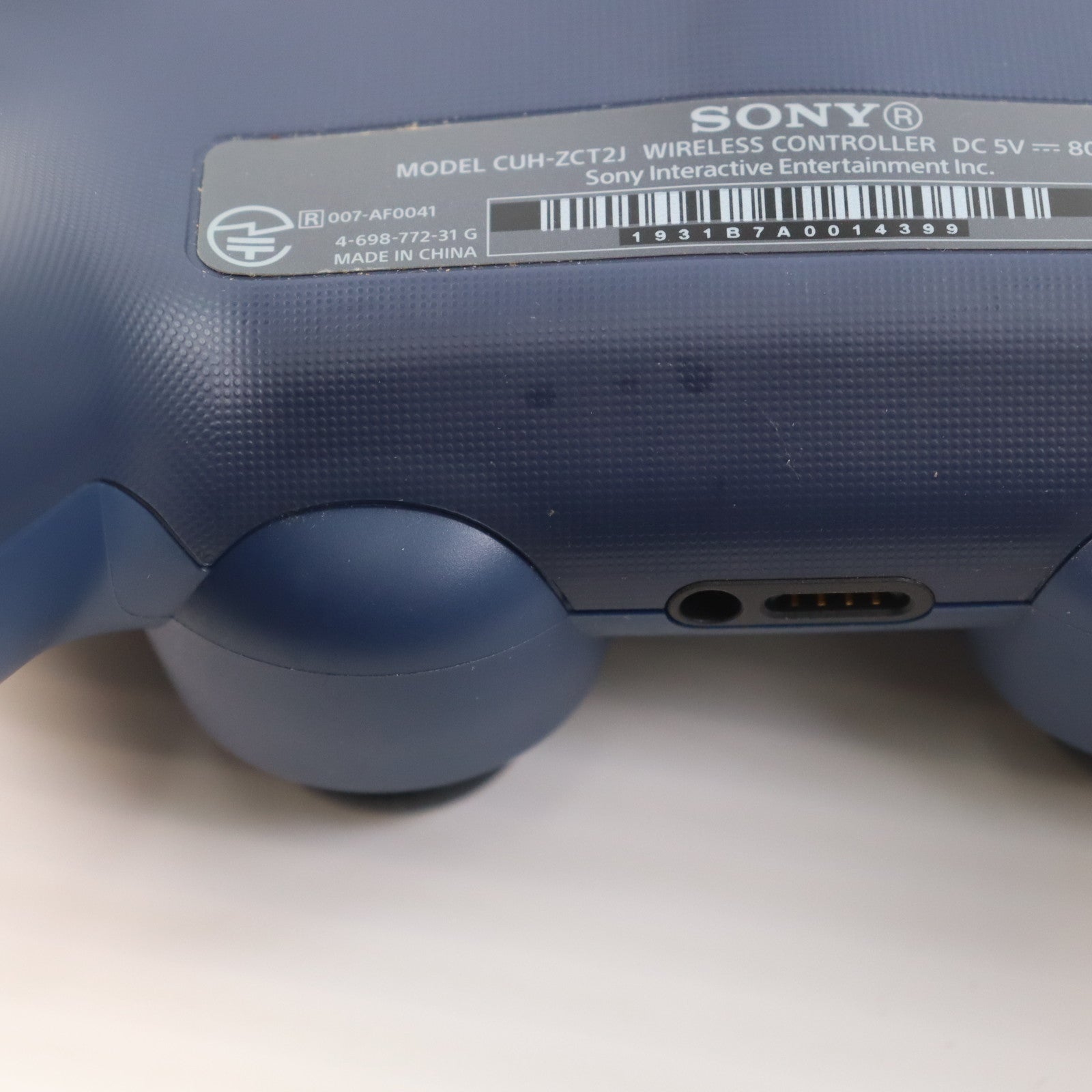 【中古即納】[ACC][PS4] ワイヤレスコントローラー DUALSHOCK4(デュアルショック4) ミッドナイト・ブルー SIE(CUH-ZCT2J22)(20171103)