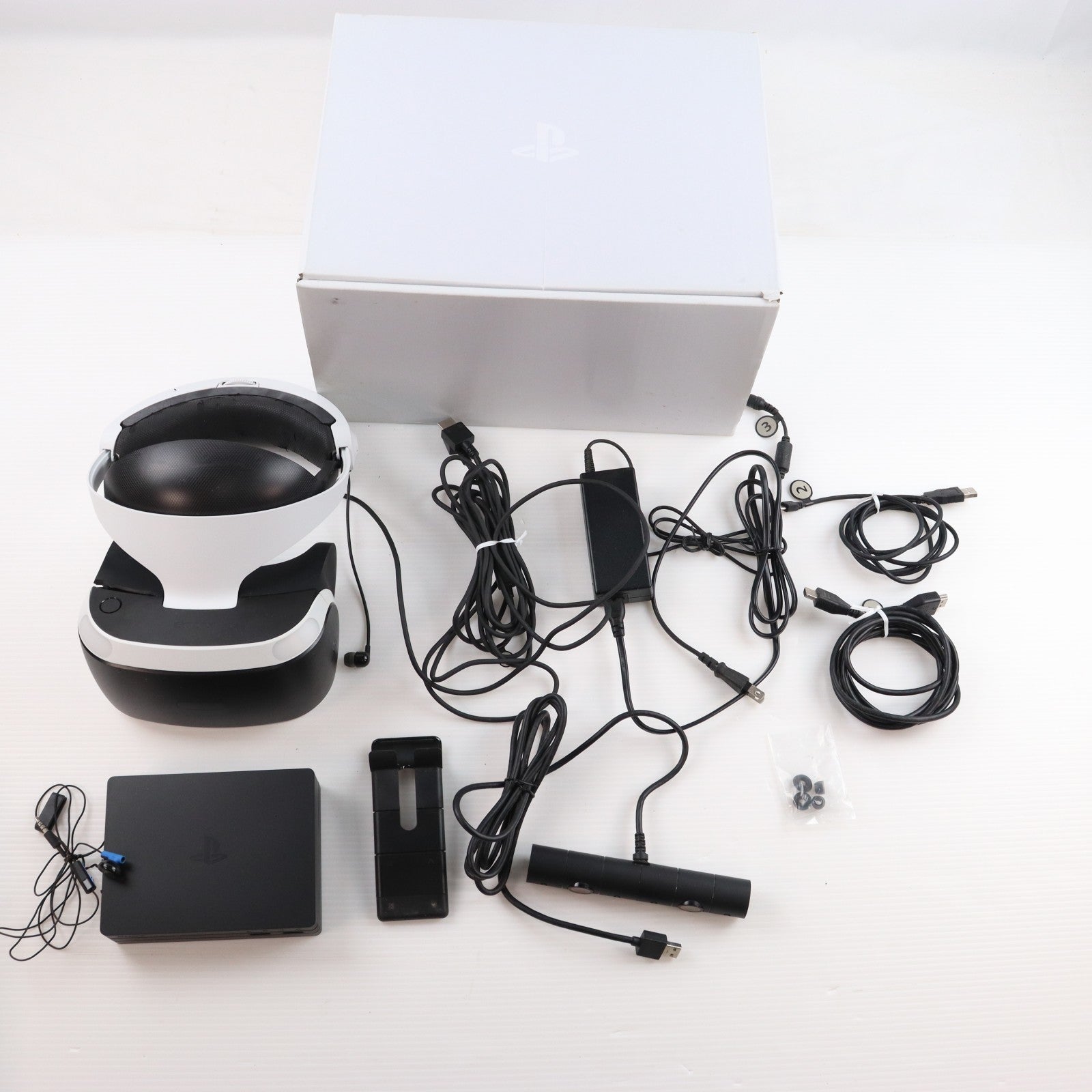 【中古即納】[ACC][PS4] PlayStation VR(プレイステーションVR) PlayStation Camera同梱版 SIE(CUHJ-16003)(20171014)