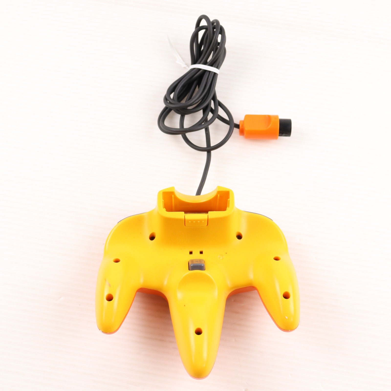 【中古即納】[ACC][N64] ピカチュウ NINTENDO64(ニンテンドウ64) コントローラ ブロス(オレンジ&イエロー) 任天堂(NUS-005)(20000821)