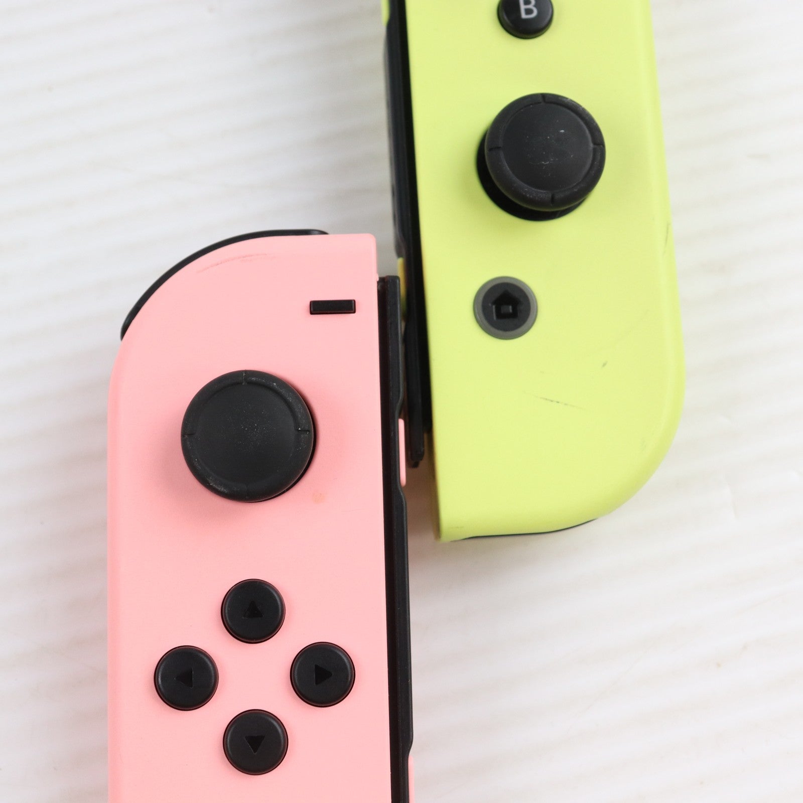 【中古即納】[ACC][Switch] Joy-Con(L) パステルピンク/(R) パステルイエロー(ジョイコンL パステルピンク/R パステルイエロー) 任天堂(HAC-A-JAVAF)(20230630)