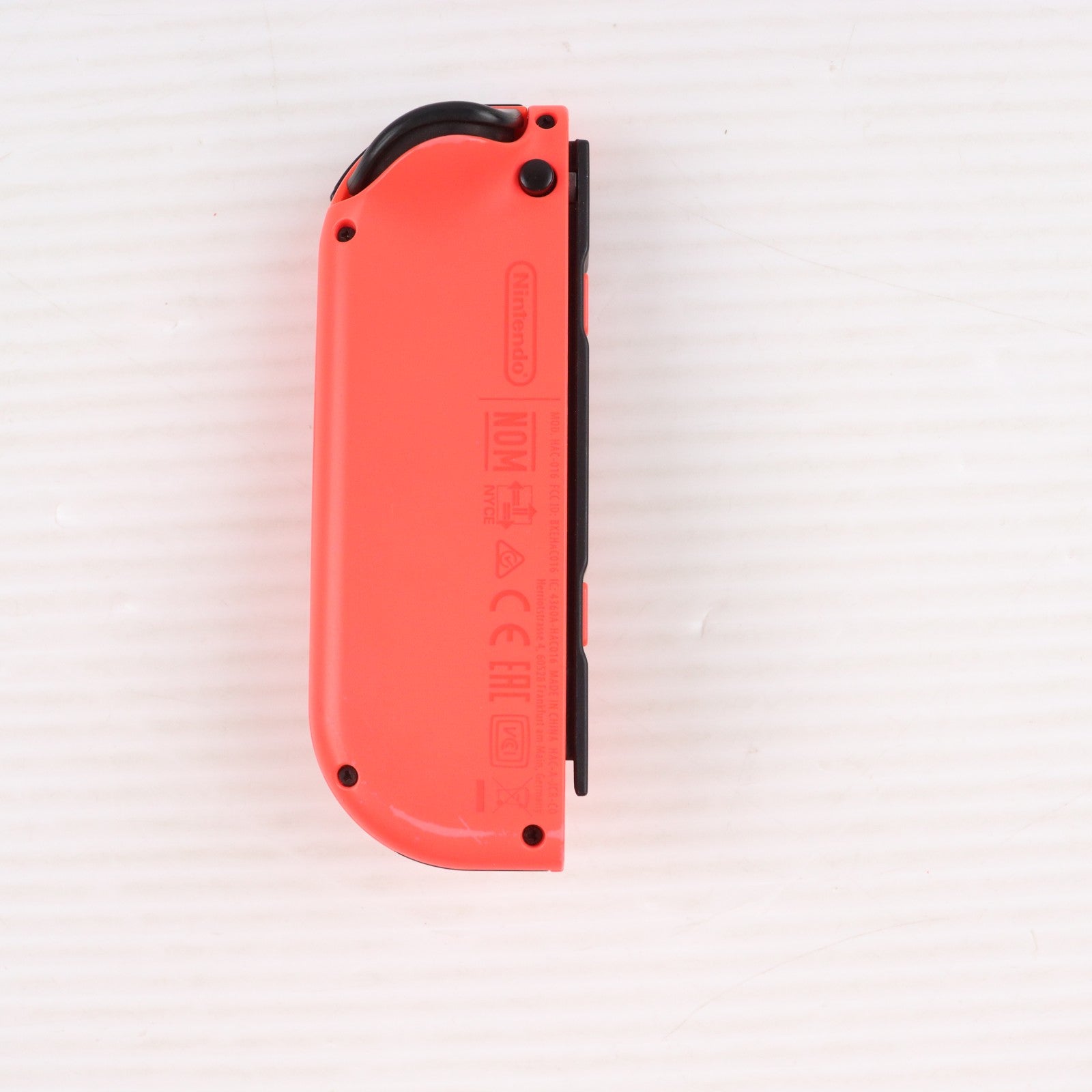 【中古即納】[ACC][Switch] Joy-Con(R) ネオンレッド(ジョイコンR ネオンレッド) 任天堂(HAC-A-JRPAA)(20170303)