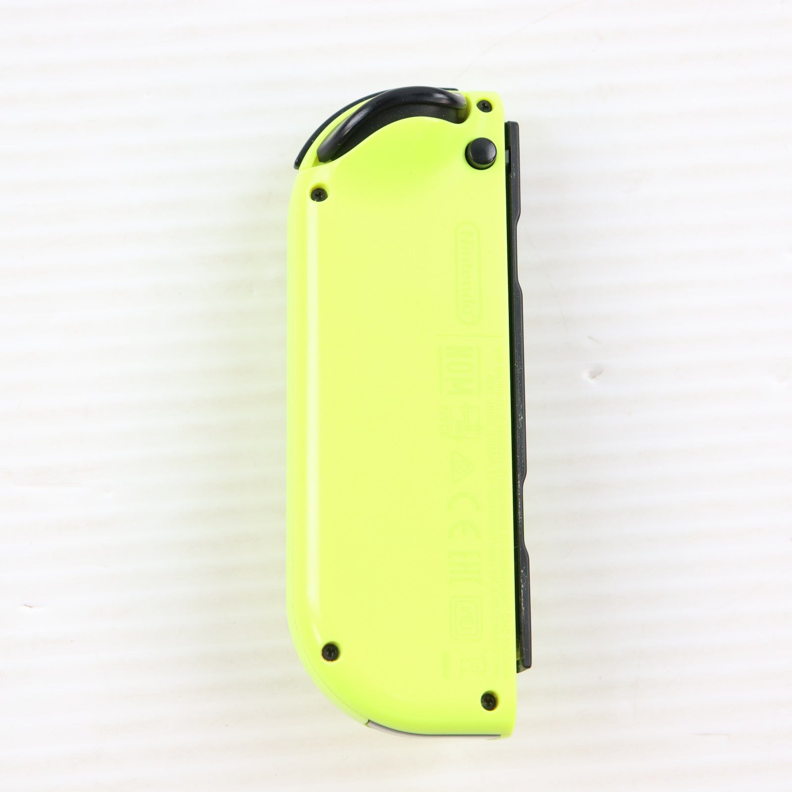 【中古即納】[ACC][Switch] マイニンテンドーストア限定 Joy-Con(R) ネオンイエロー(ジョイコンR ネオンイエロー) 任天堂(HAC-A-JRYAA)(20170616)